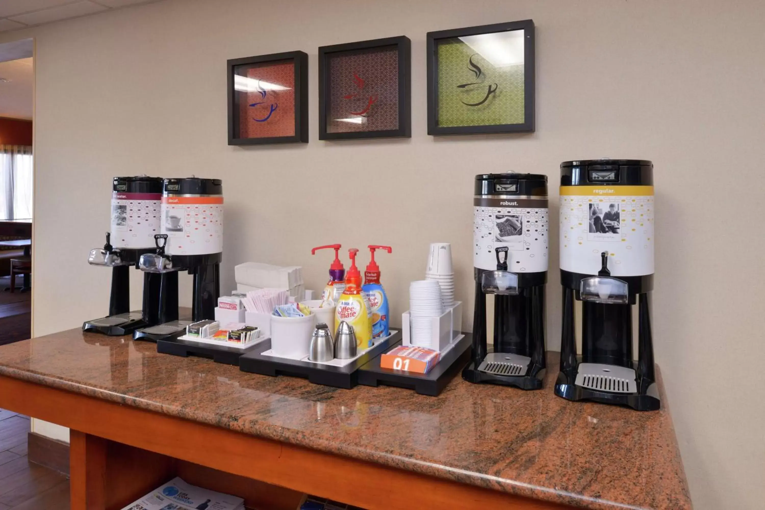 Dining area, Coffee/Tea Facilities in Hampton Inn Columbus-East