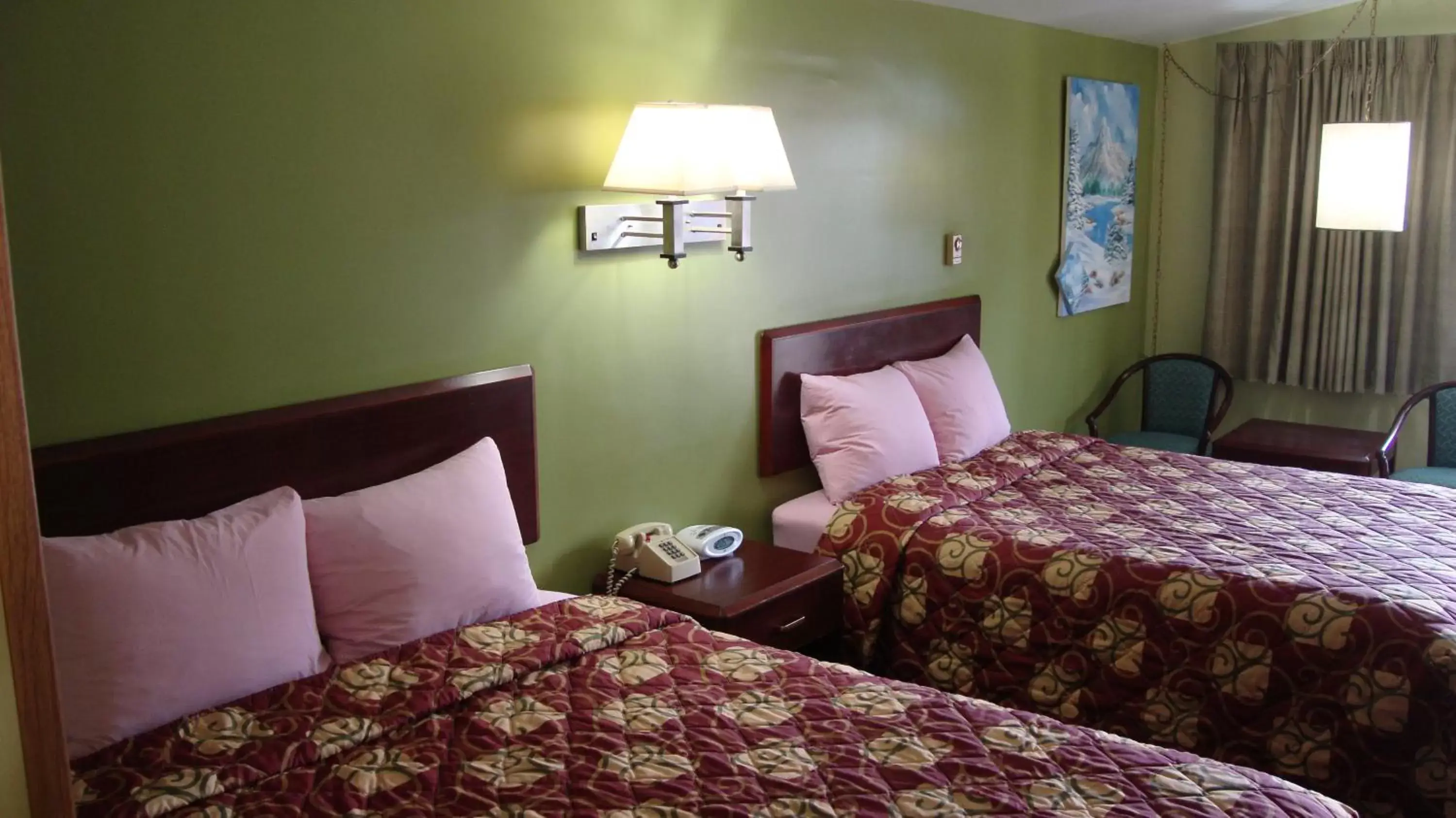 Decorative detail, Bed in Pinconning Trail Inn Motel