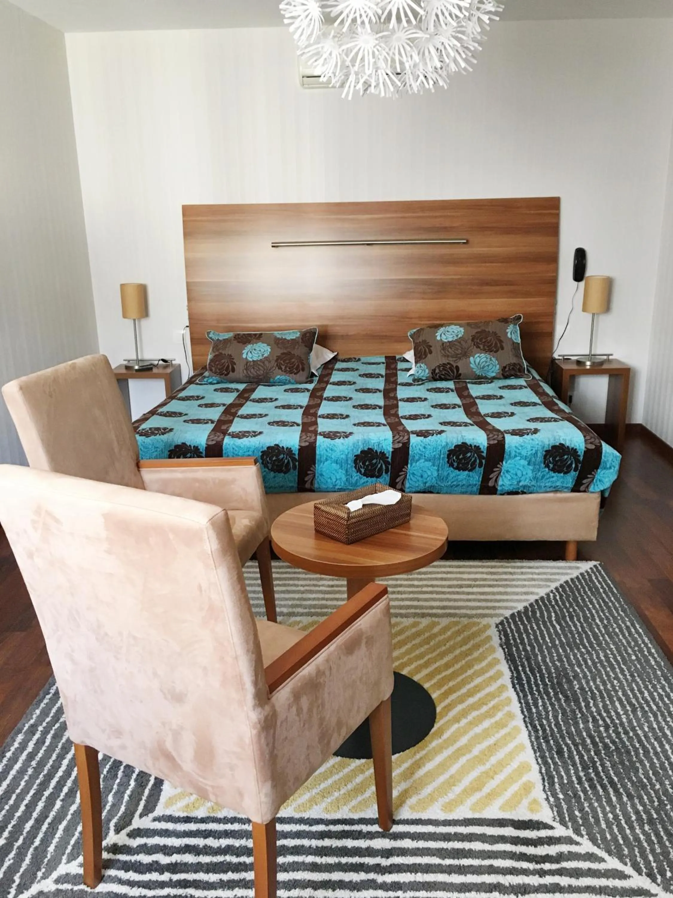 Superior Double Room in Logis Hôtel d'Angleterre