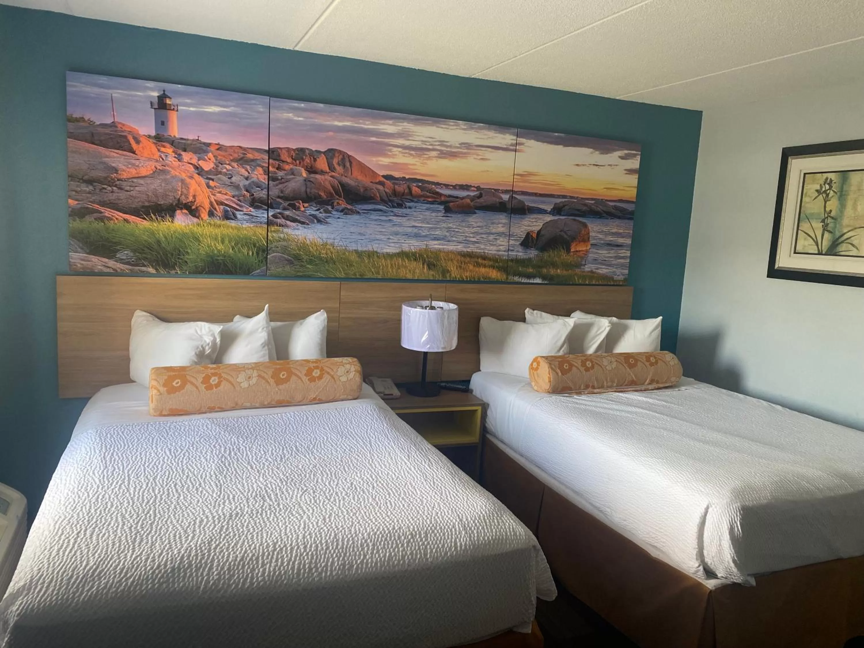 Bed in Days Inn by Wyndham Queensbury/Lake George