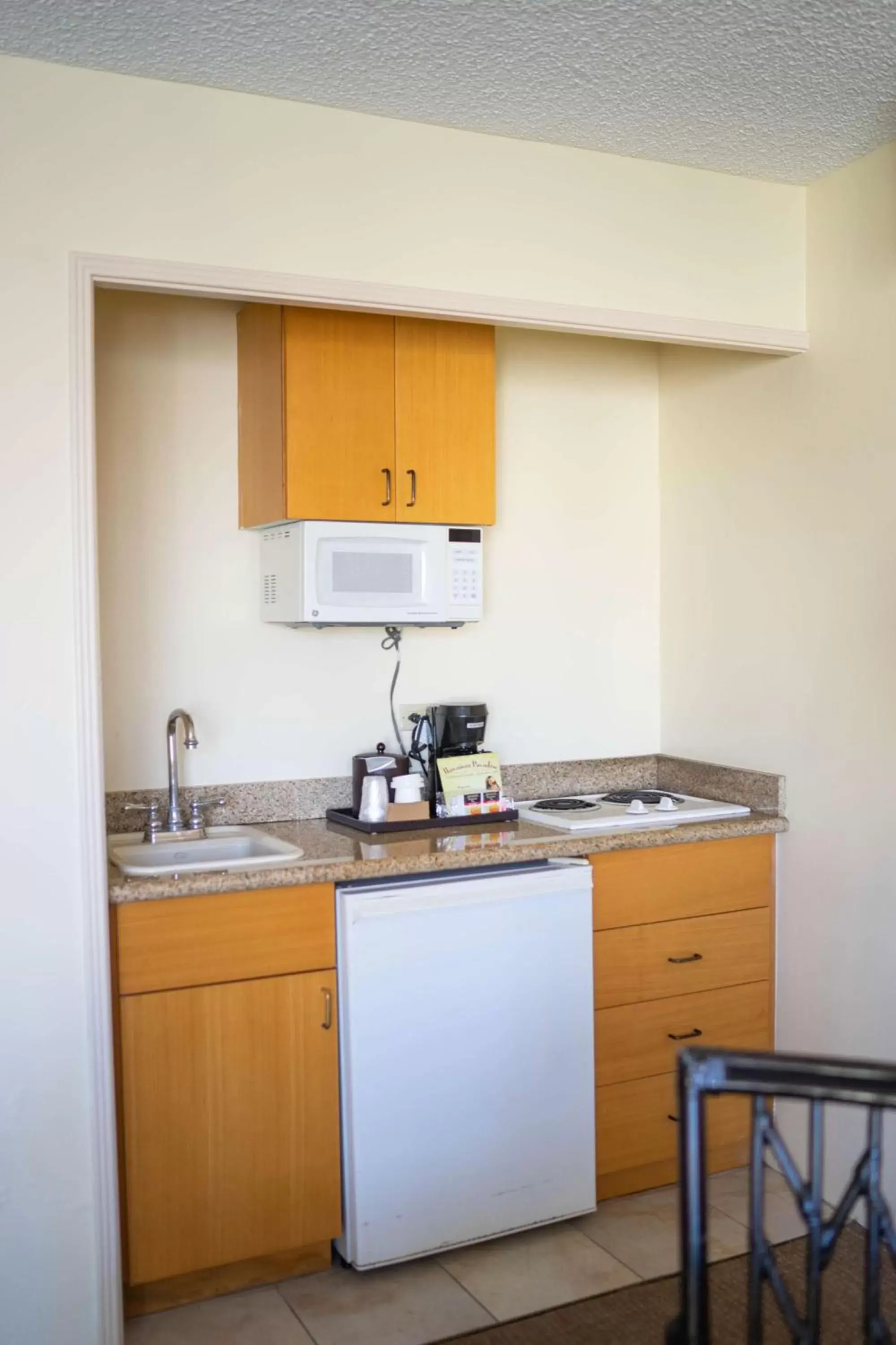 Kitchen or kitchenette, Kitchen/Kitchenette in OHANA Waikiki East by OUTRIGGER