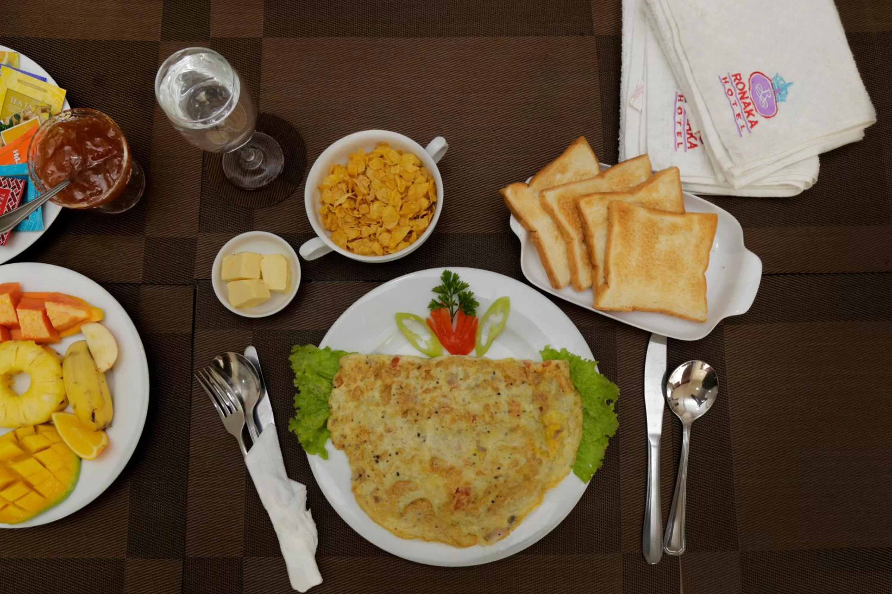 Food and drinks in Ronaka Airport Transit Hotel