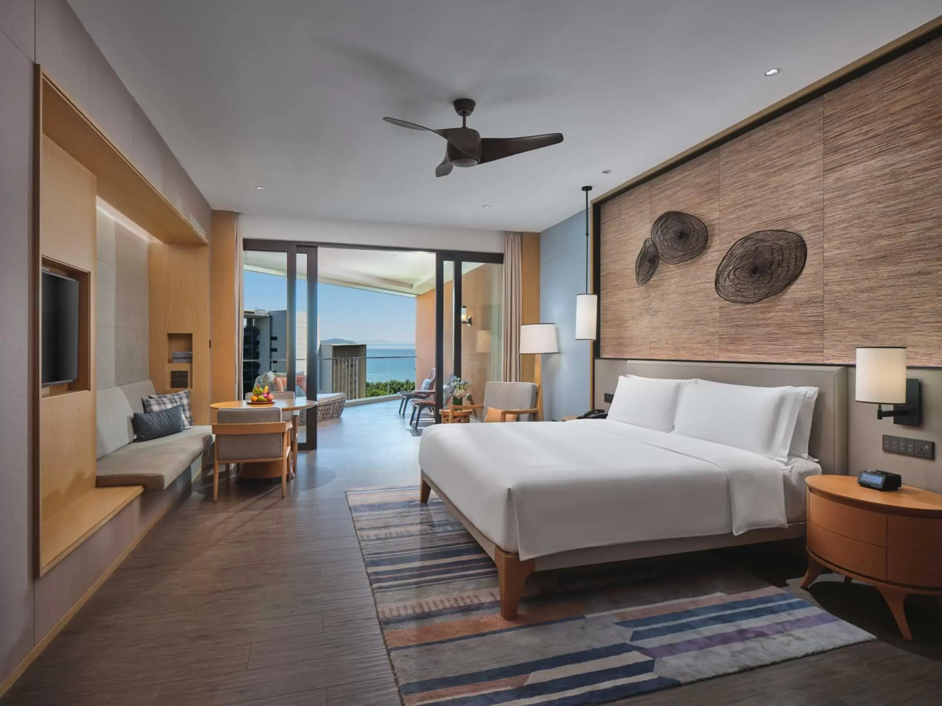 Photo of the whole room, Bed in Crowne Plaza Sanya Haitang Bay Resort by IHG Photo of the whole room, Bed in Crowne Plaza Sanya Haitang Bay Resort by IHG