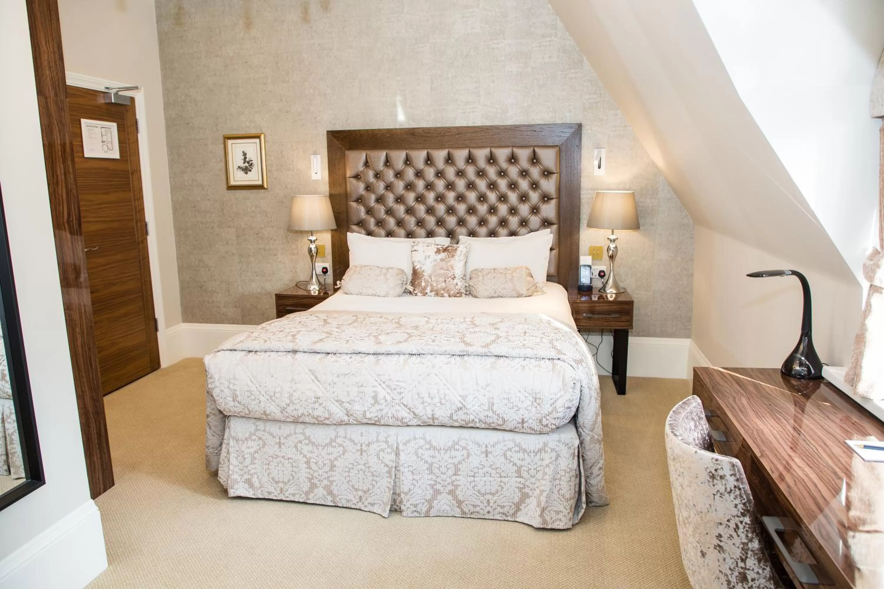 Bed in The Lansbury Heritage Hotel By Sunday - Canary Wharf London