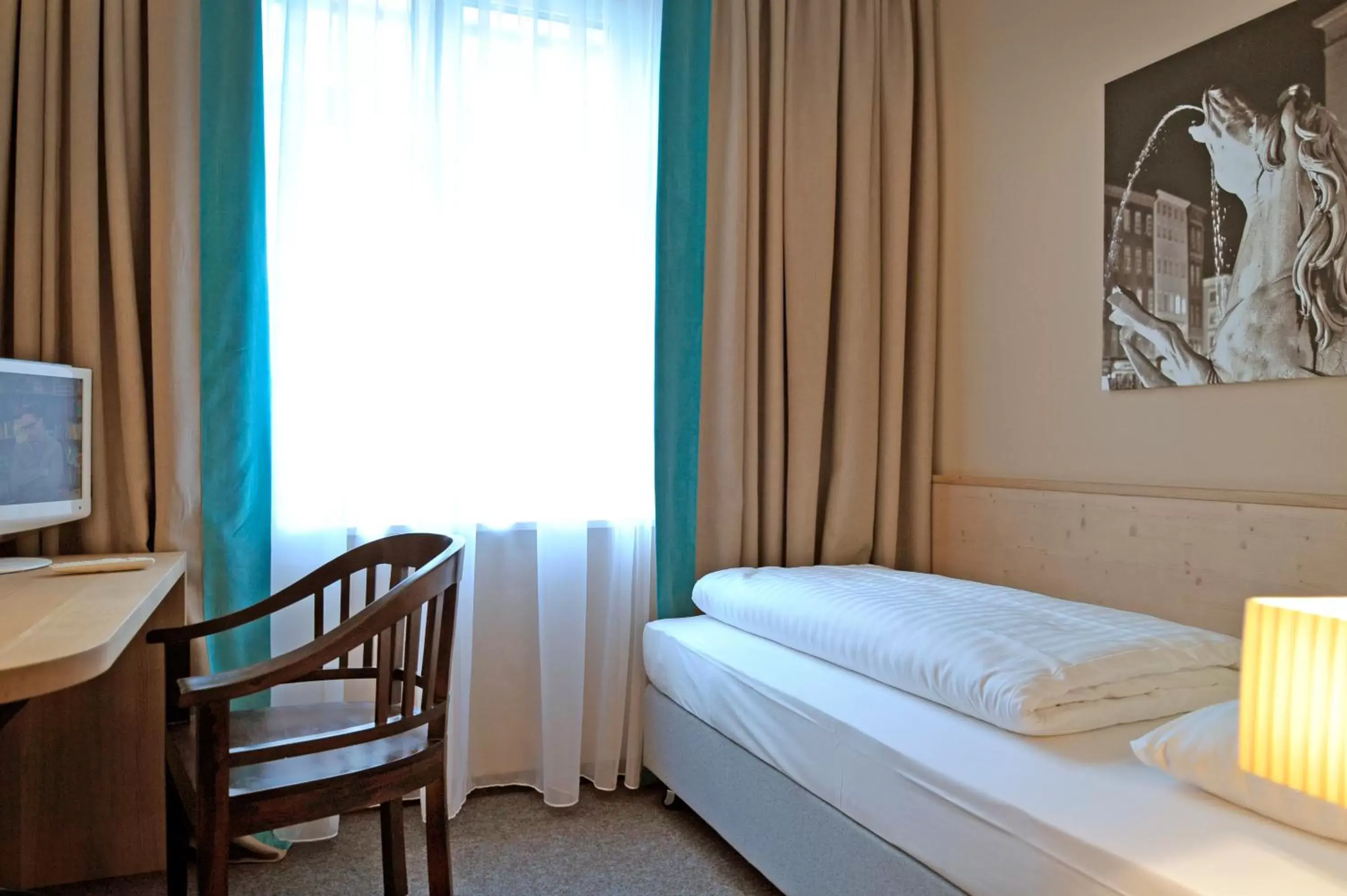 Bedroom, Bed in Hotel Markus Sittikus Salzburg