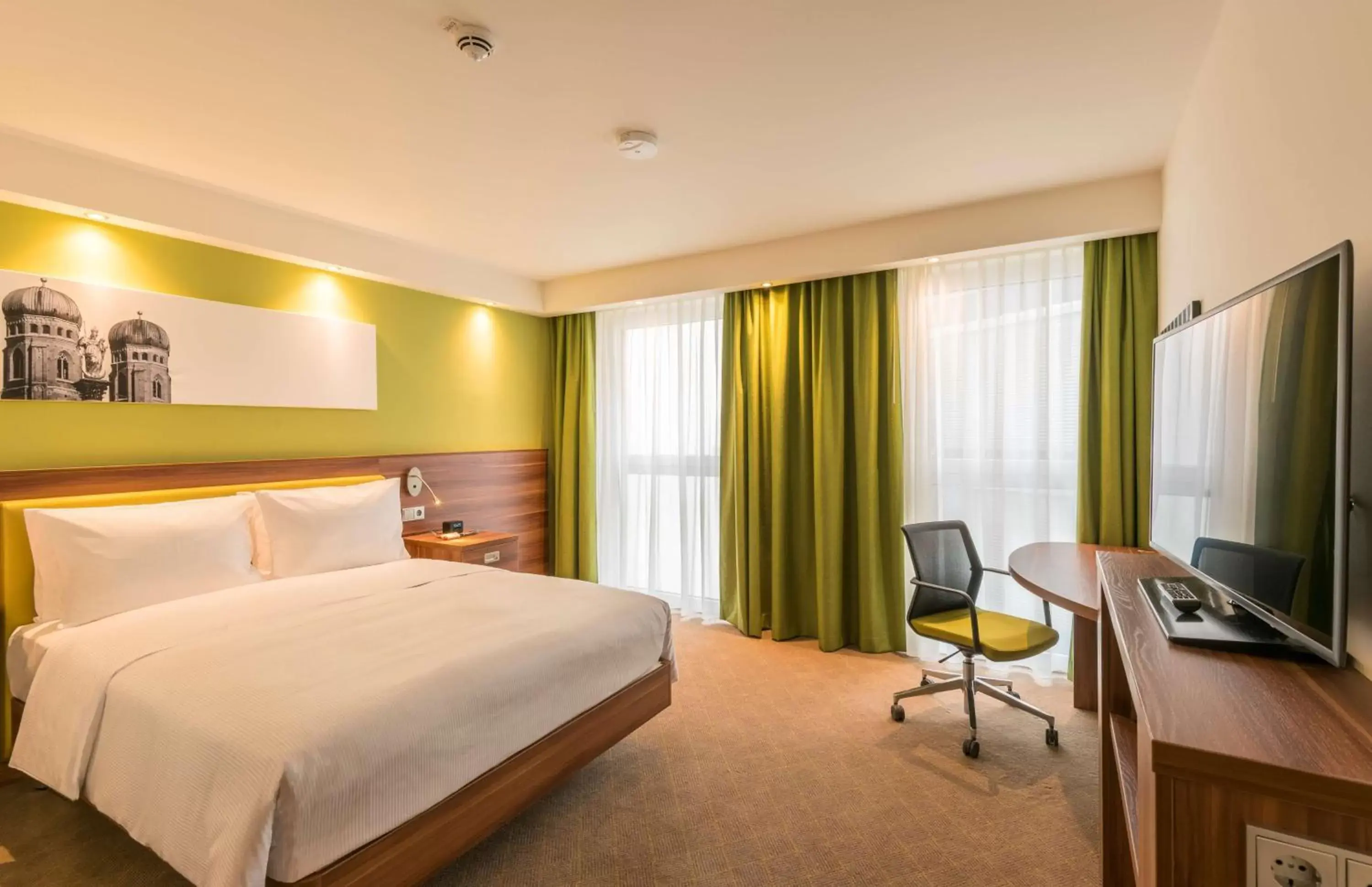 Bedroom, Bed in Hampton By Hilton Munich City West