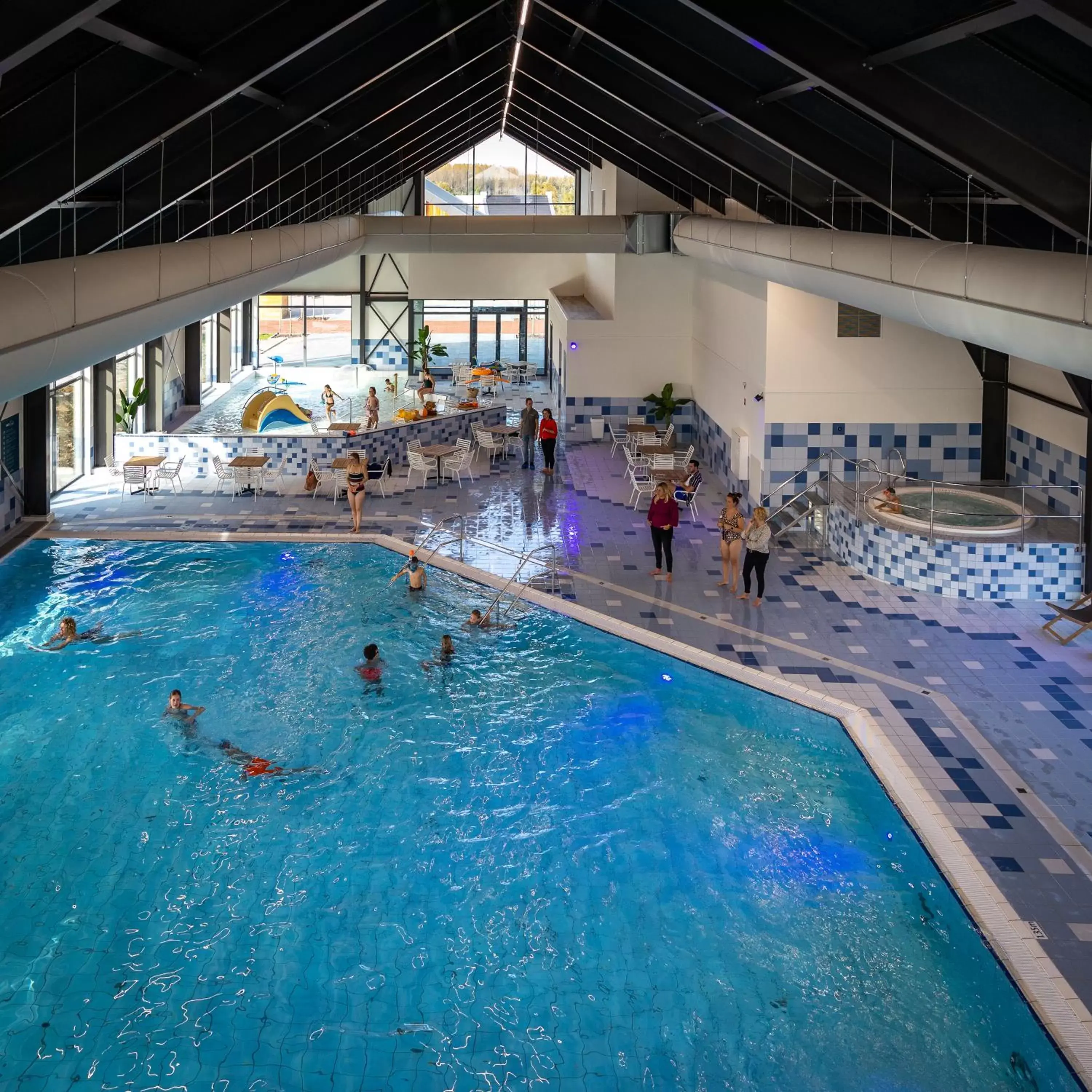 Swimming Pool in Parc Maasresidence Thorn Hotel Rooms and Apartments