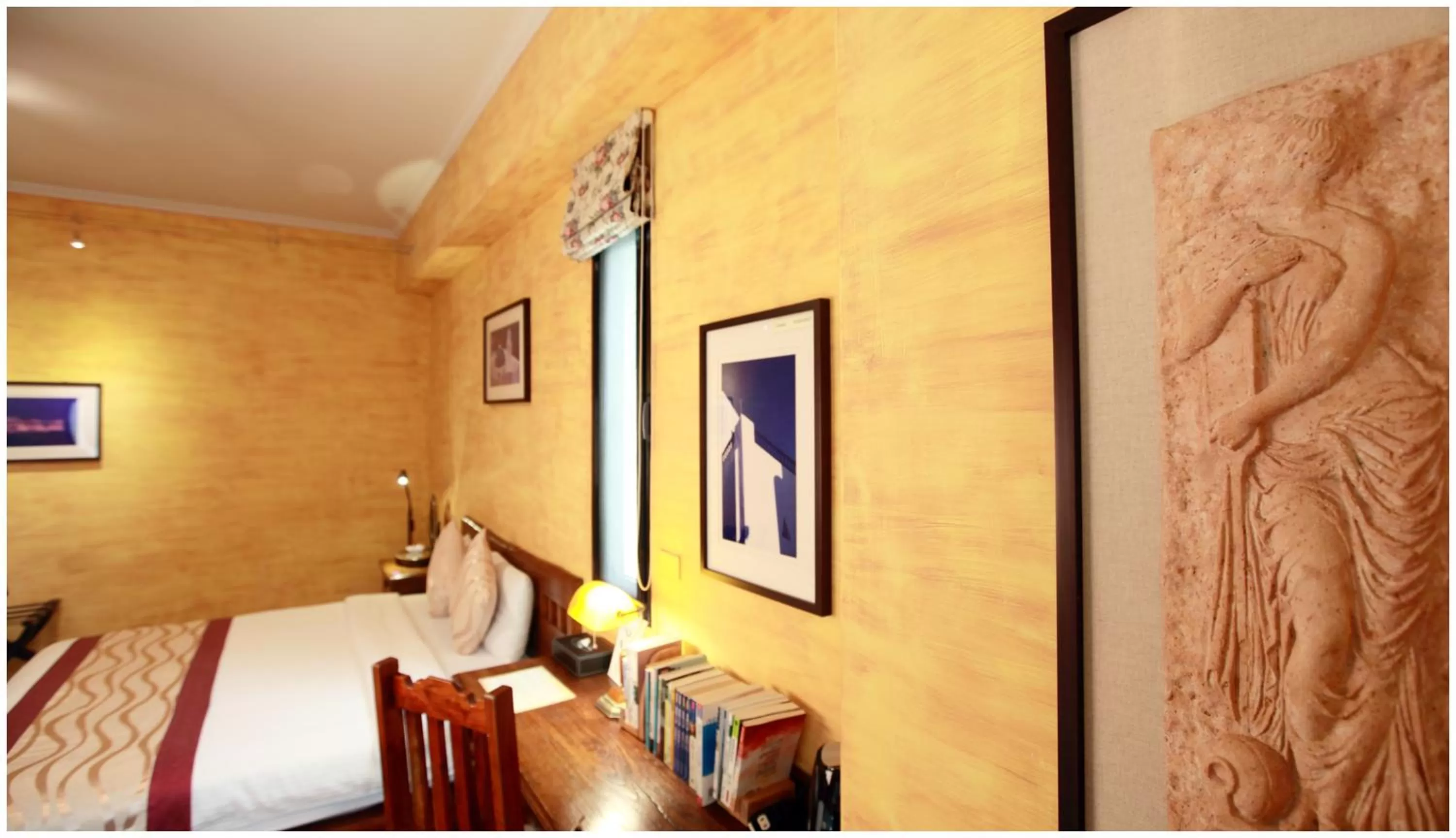 Decorative detail, Bed in Errantry Lodge & Studio