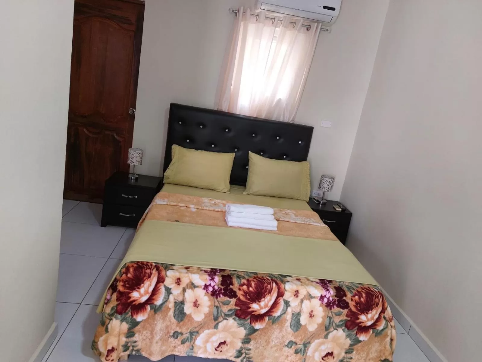 Bed in Curasita colour Appartments