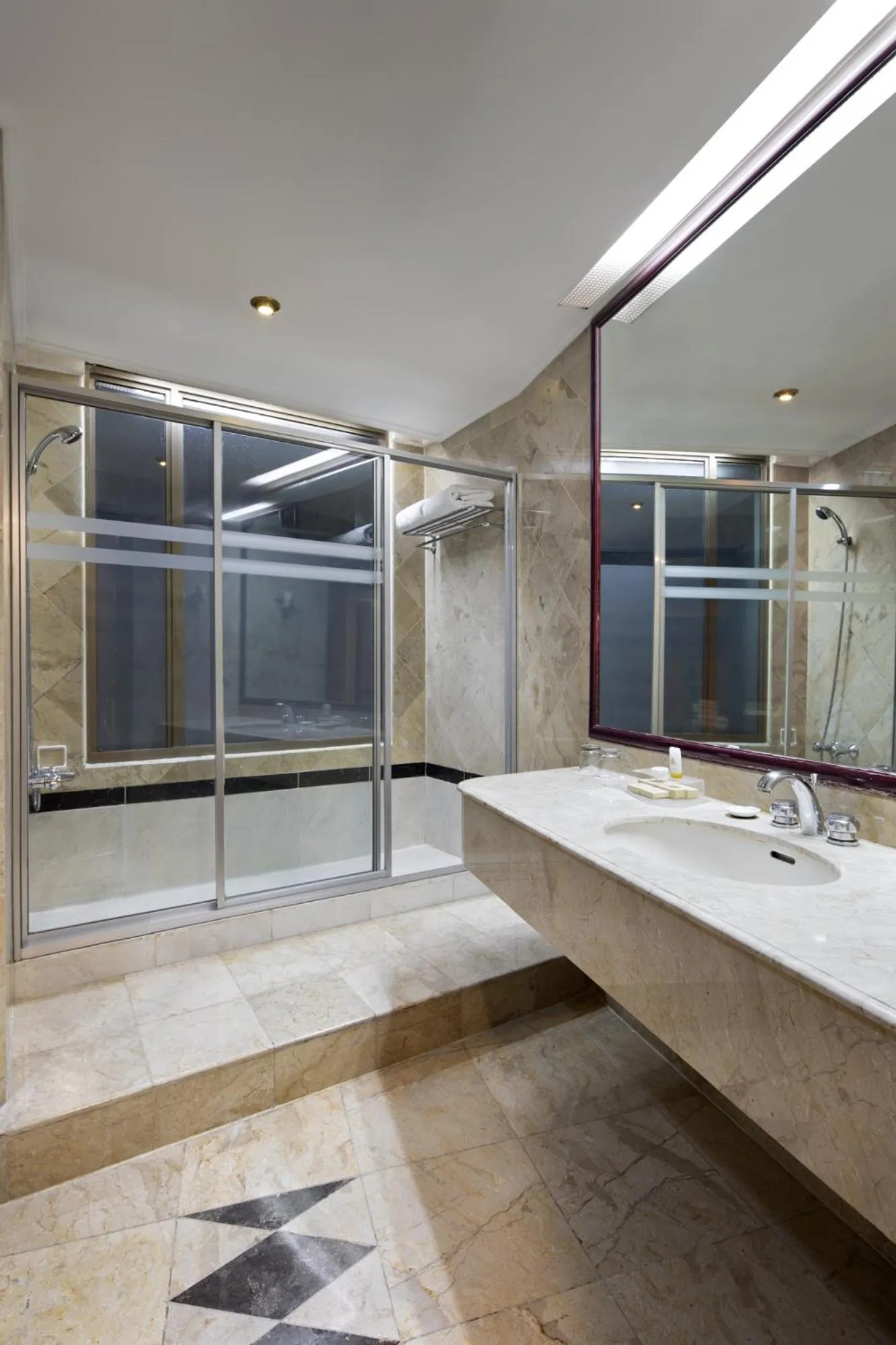 Bathroom in Golden Boutique Hotel Kemayoran