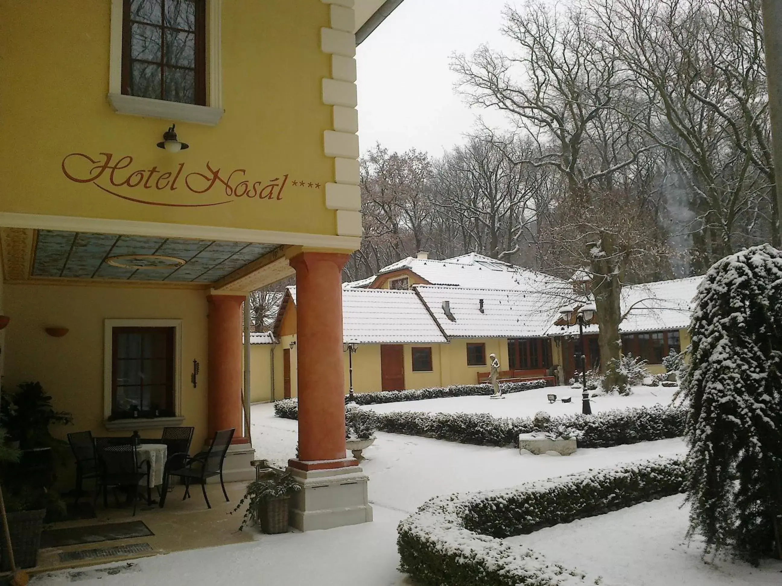 Facade/entrance, Winter in Hotel Nosal