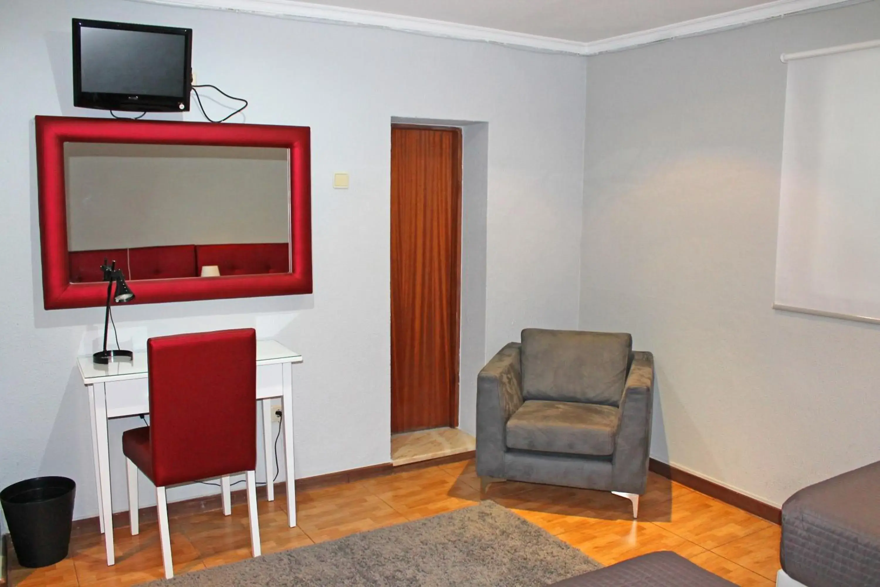 Bedroom, TV/Entertainment Center in Hotel Porto Nobre