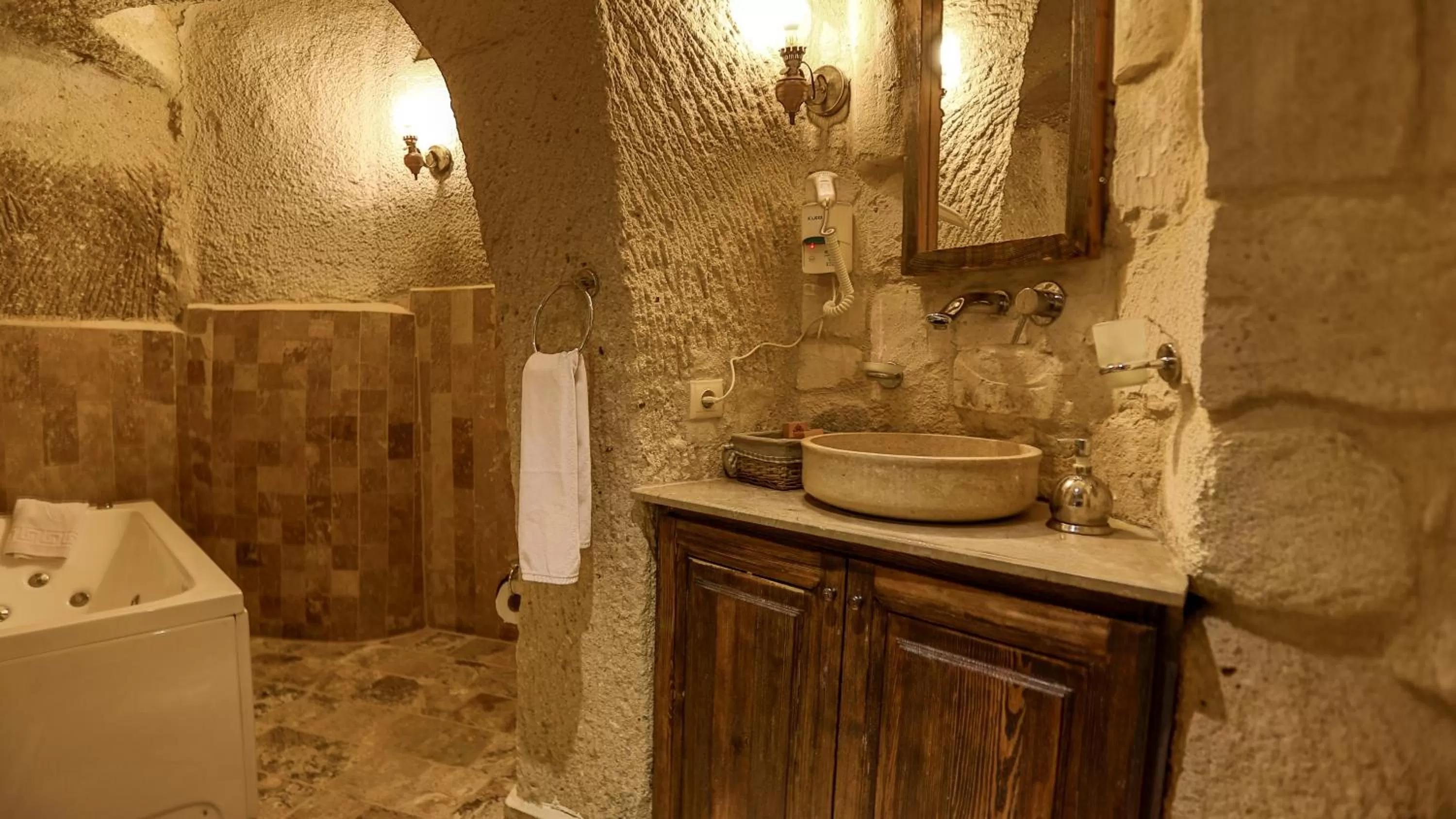 Bathroom in Hidden Cave Hotel