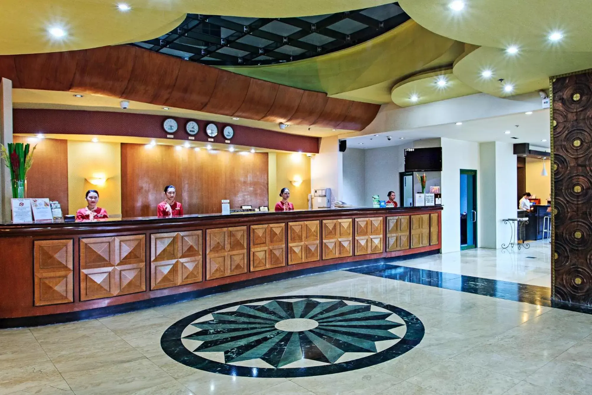 Lobby or reception in Sarrosa International Hotel and Residential Suites