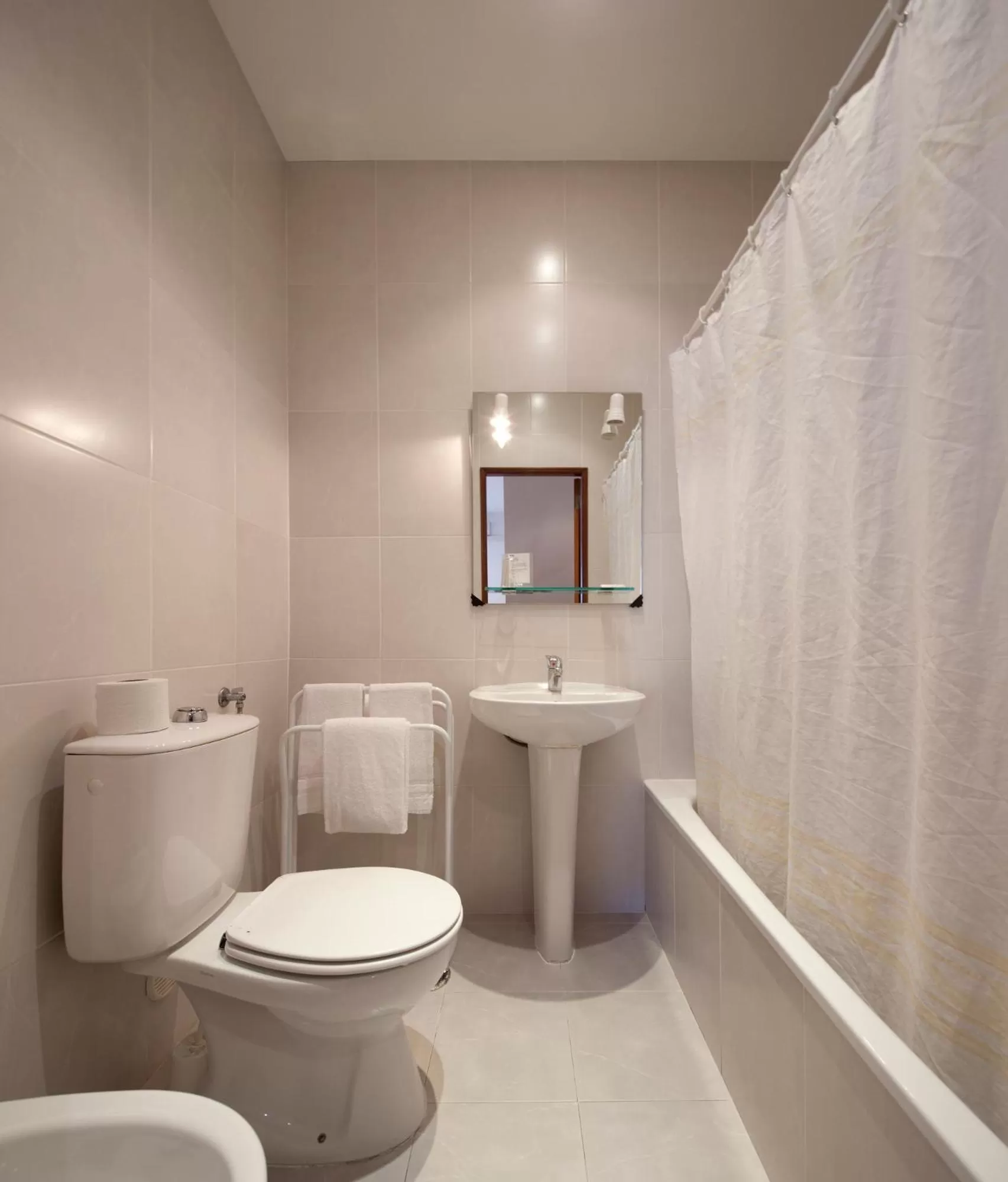 Bathroom in Hotel Portuense Lisboa