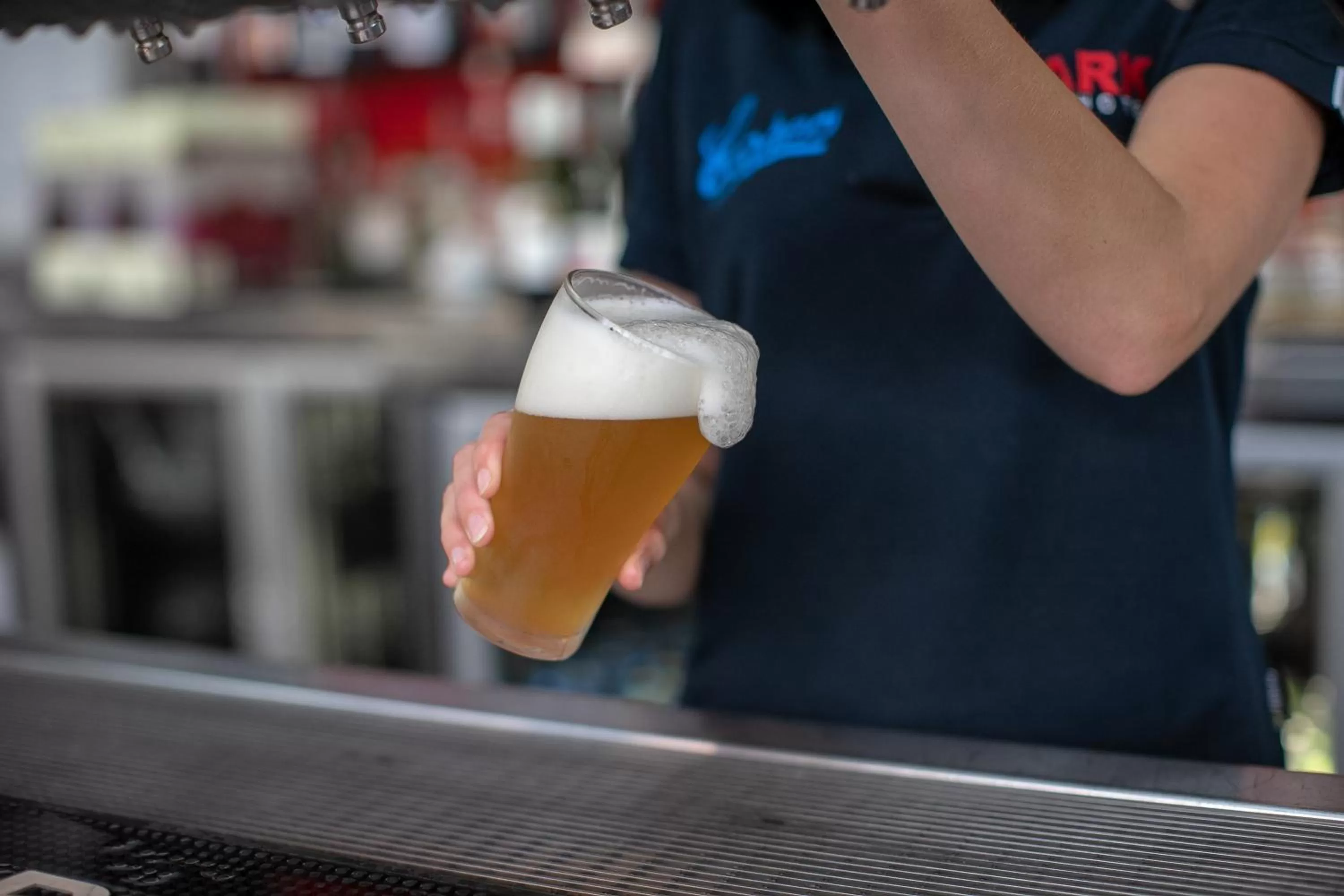 Drinks in The Park Hotel Motel, Suffolk Park