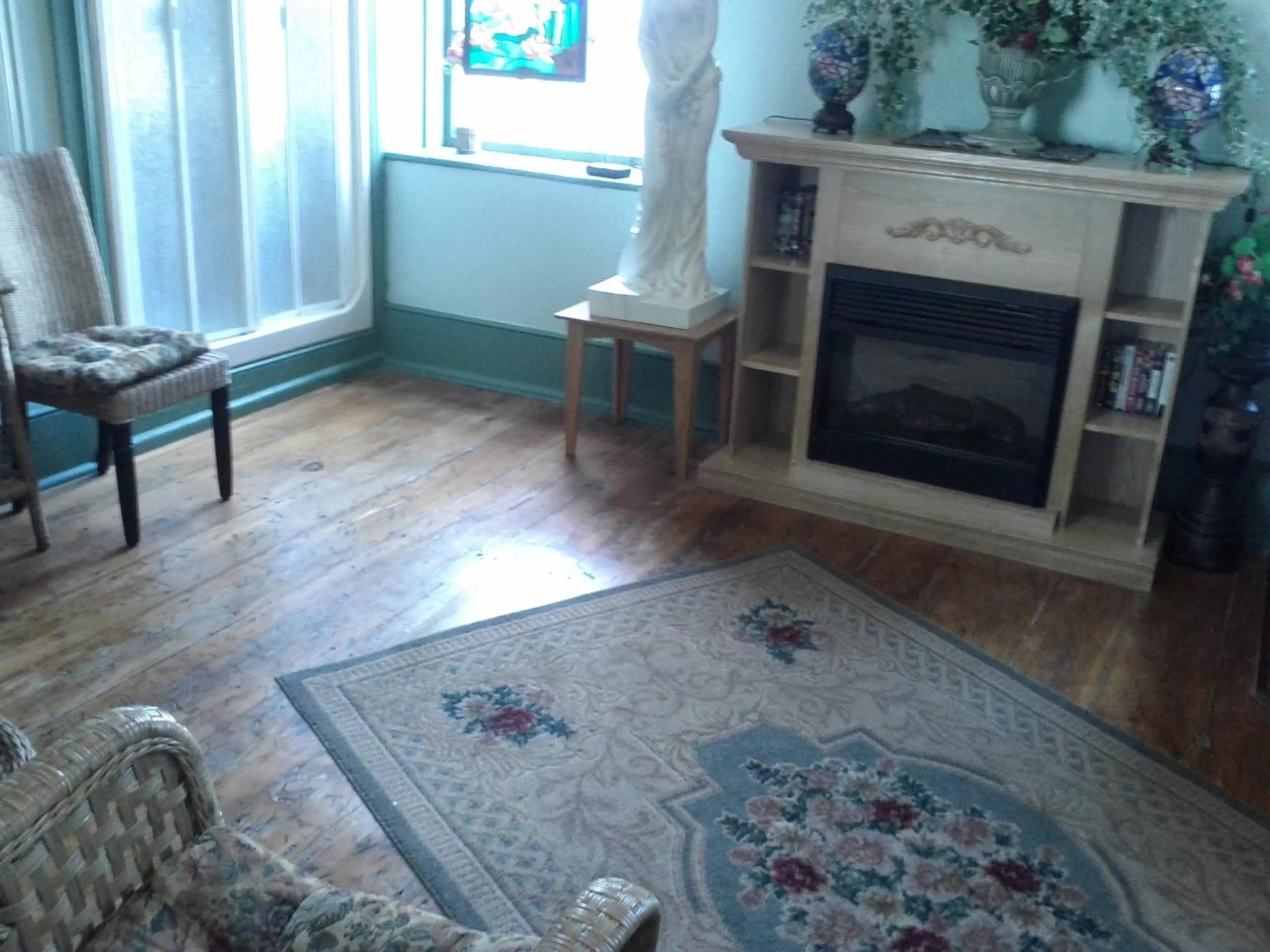 TV/Entertainment Center in Baldachin Inn