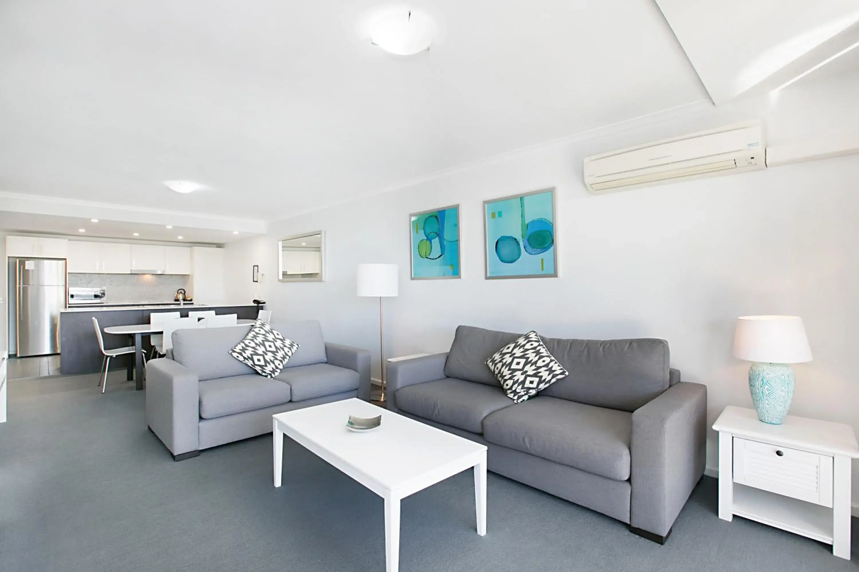 Kitchen or kitchenette, Seating Area in Mantra Nelson Bay