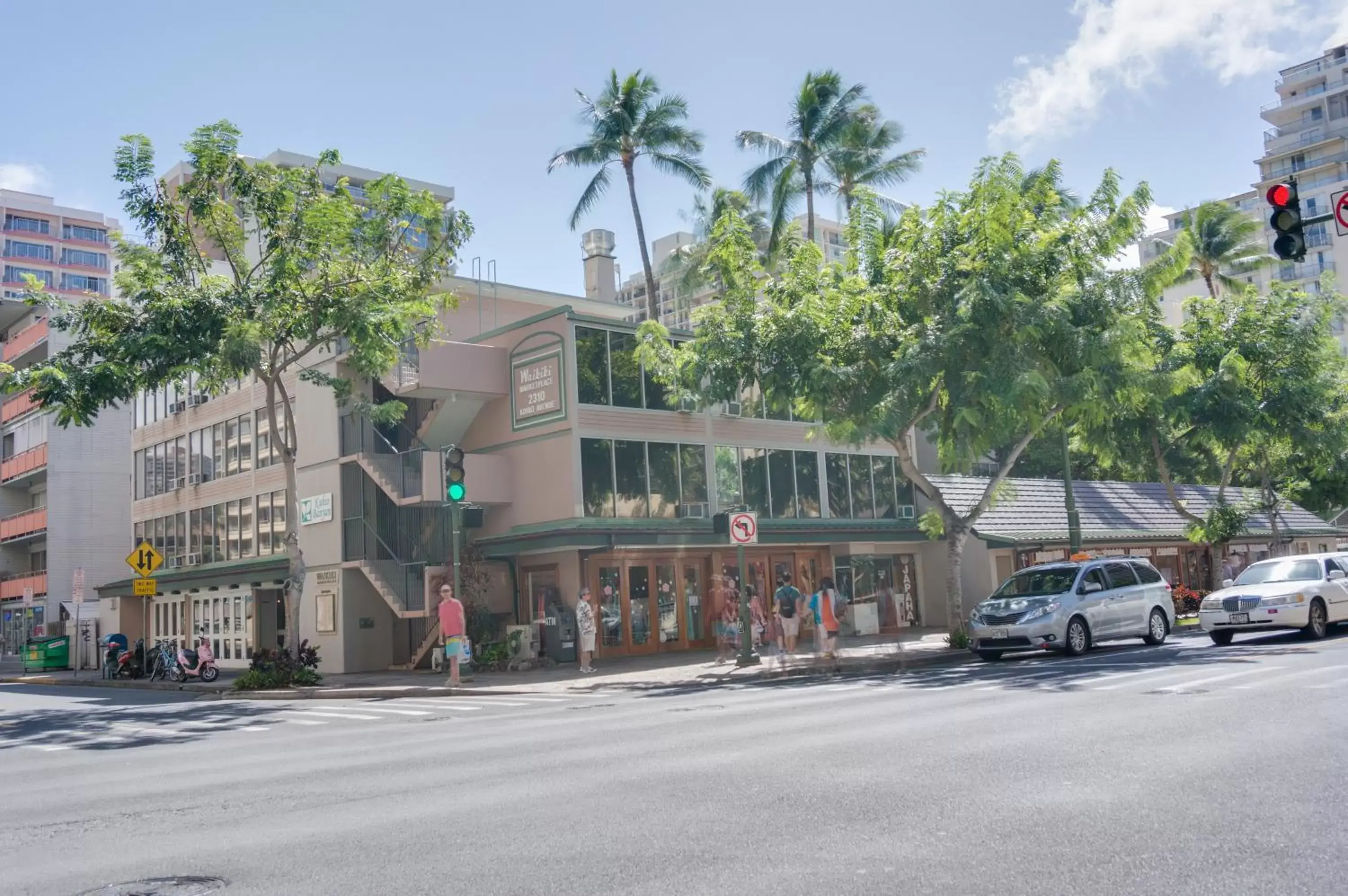 Facade/entrance, Property Building in Kuhio Banyan Hotel (with Kitchenettes)