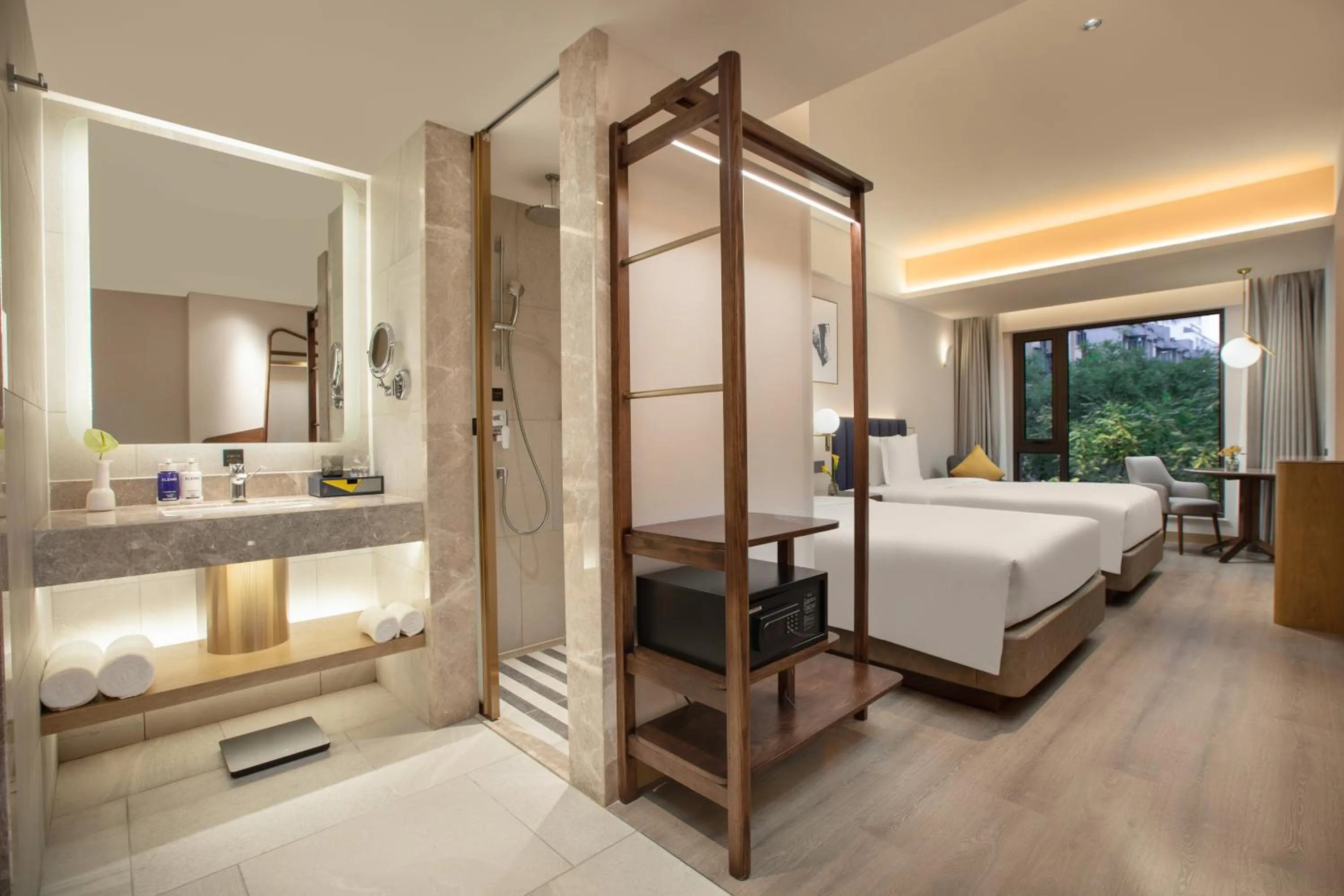 Bathroom, Bed in voco Nanjing Oriental Pearl