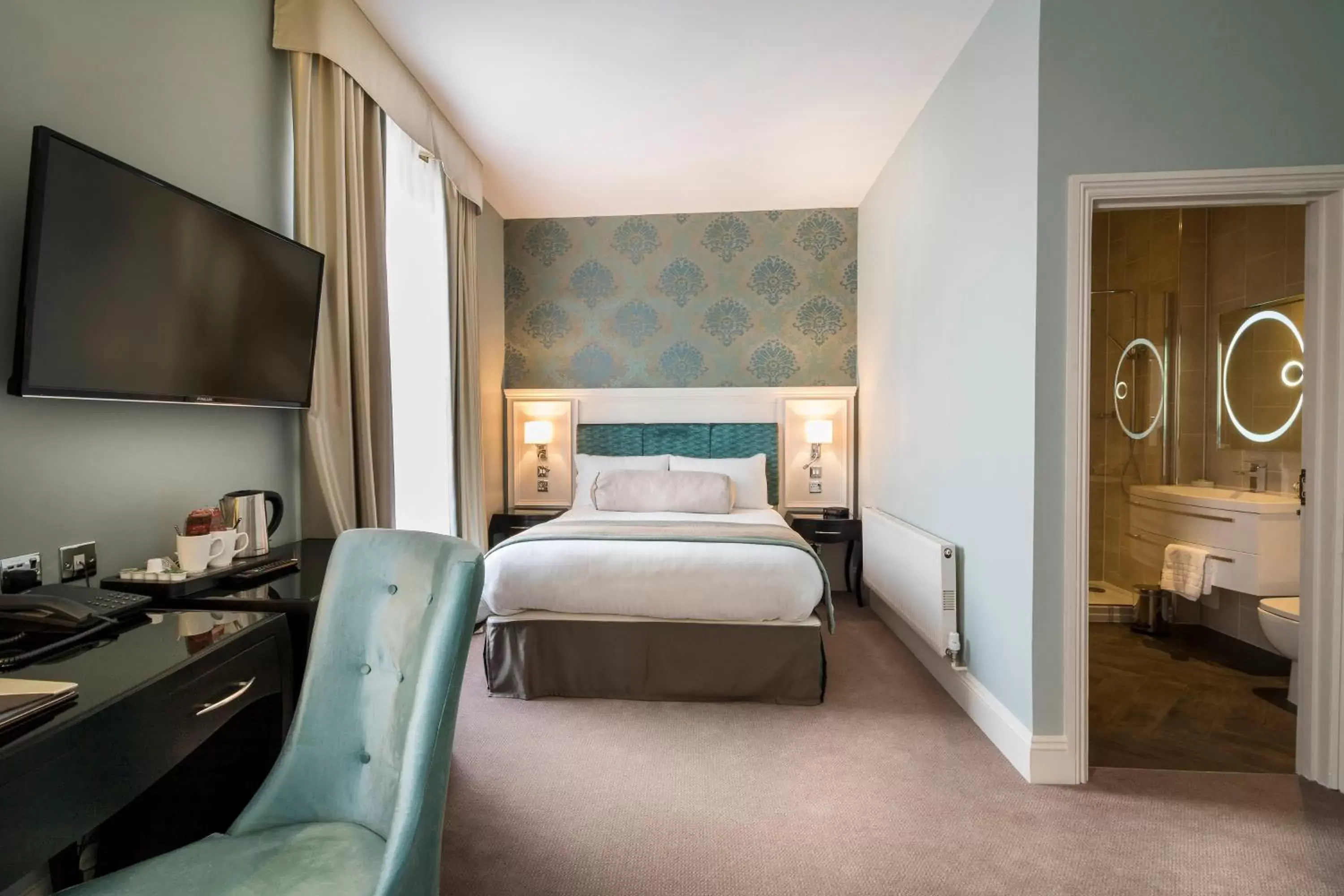 Standard Double Room in The Swan Hotel, Wells, Somerset - The Coaching Inn Group Standard Double Room in The Swan Hotel, Wells, Somerset - The Coaching Inn Group