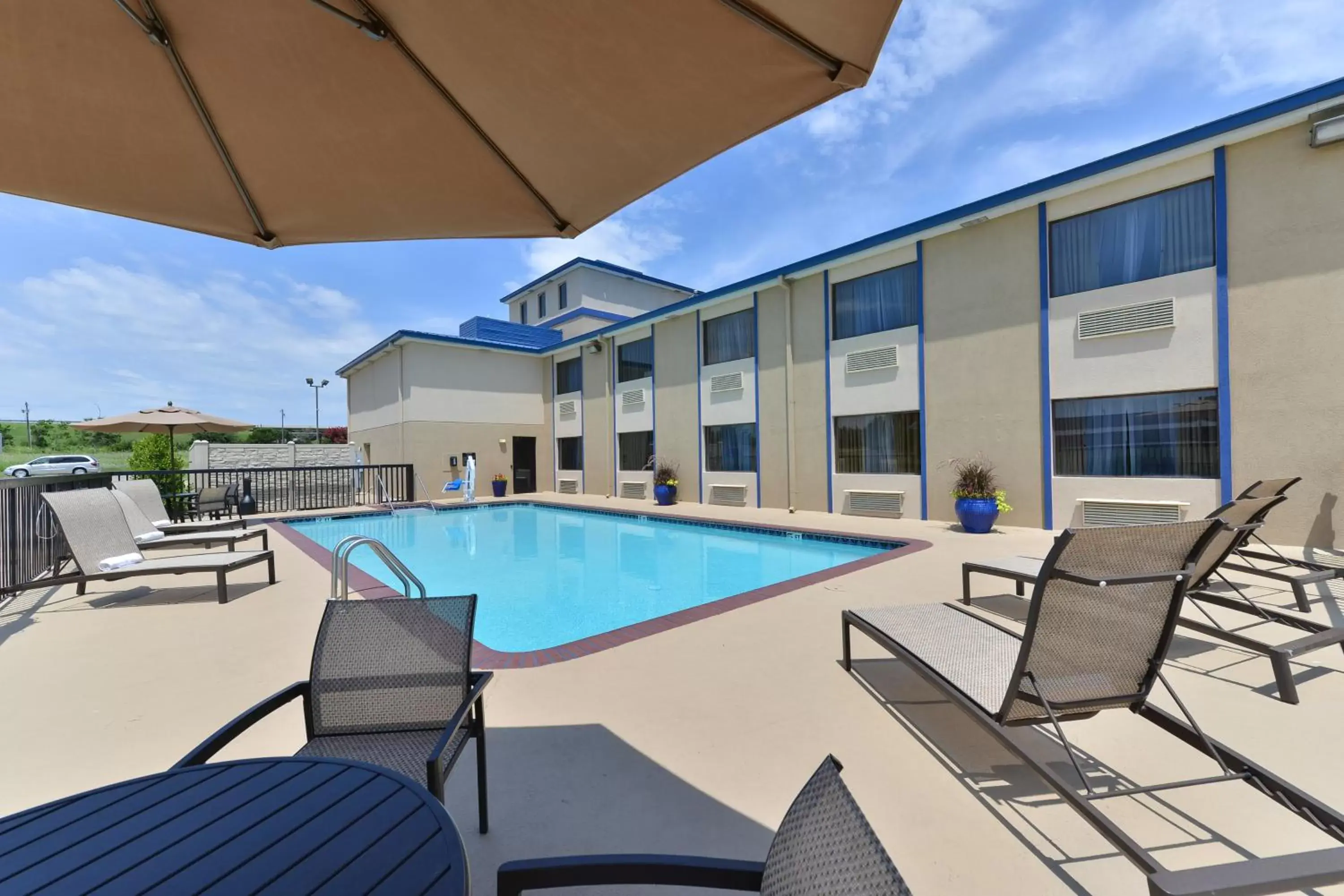 Swimming Pool in Boarders Inn and Suites by Cobblestone Hotels - Ardmore