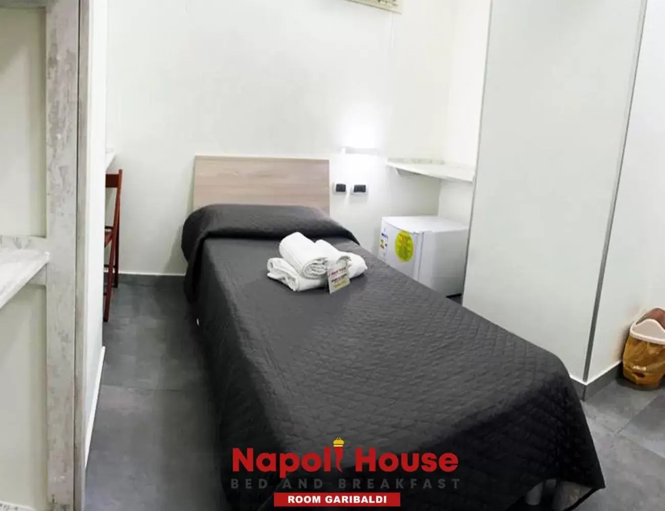 Photo of the whole room, Bed in B&B Napoli House