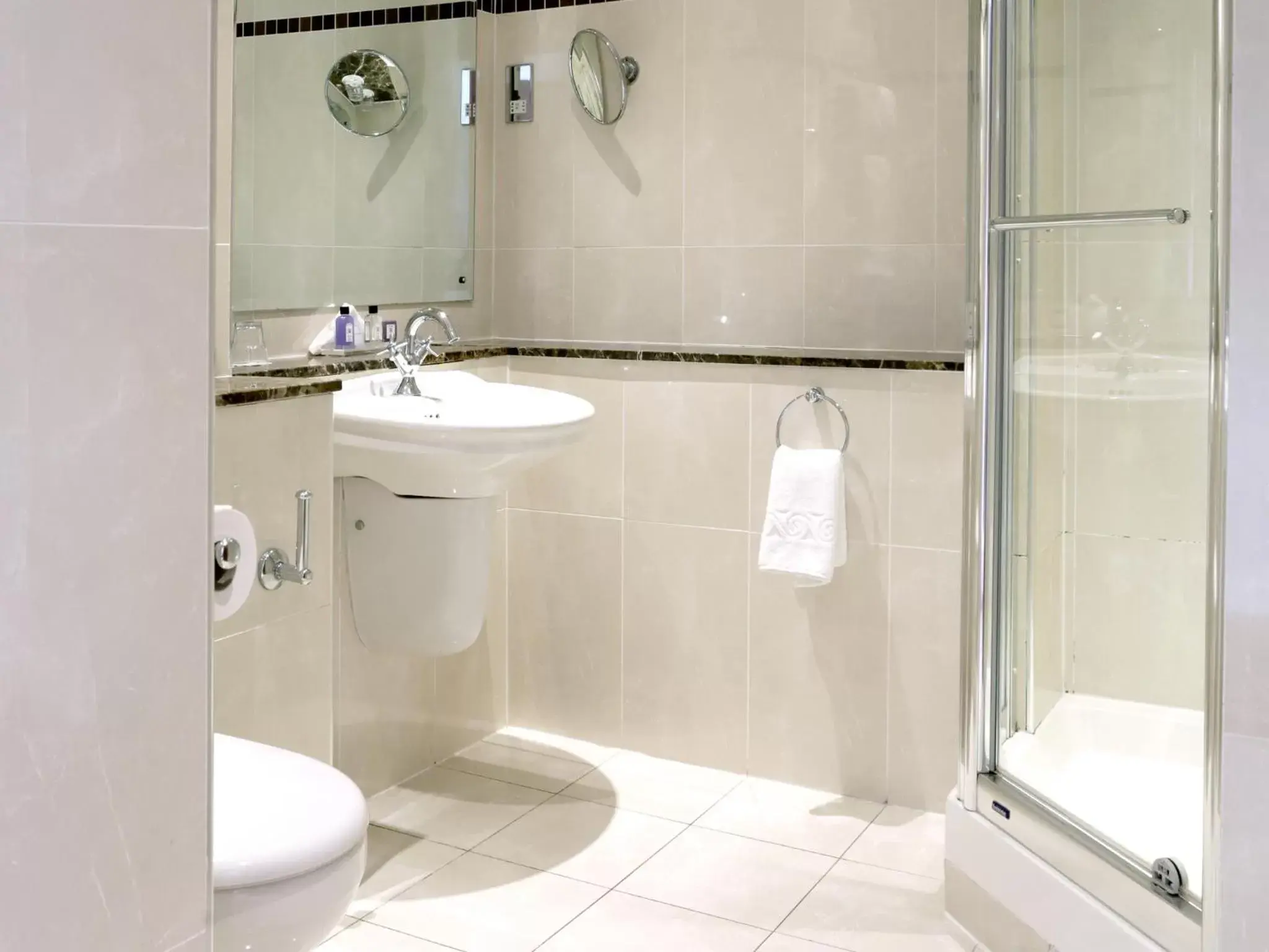 Bathroom in Macdonald Inchyra Hotel & Spa