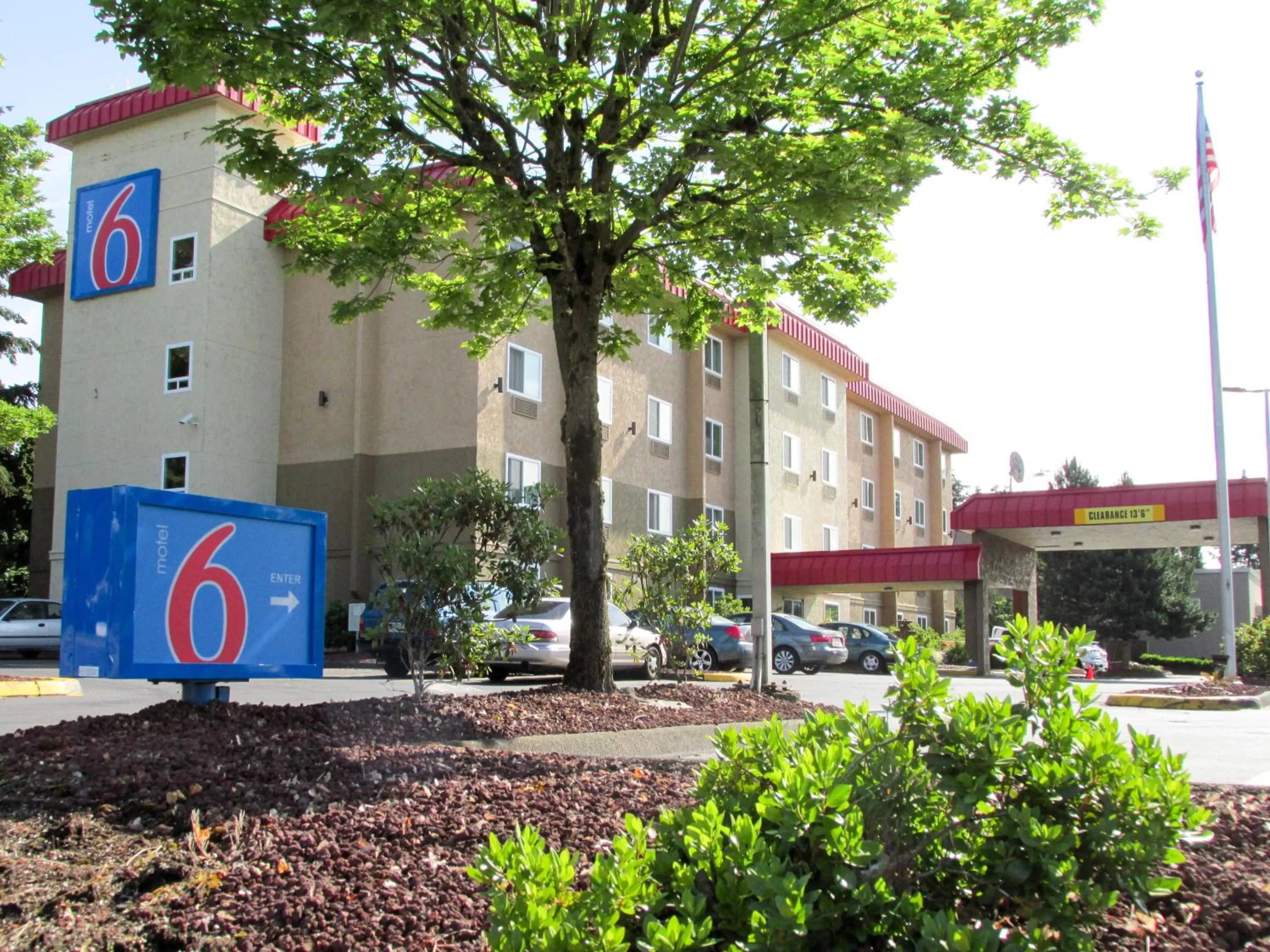 Facade/entrance in Motel 6-Wilsonville, OR - Portland