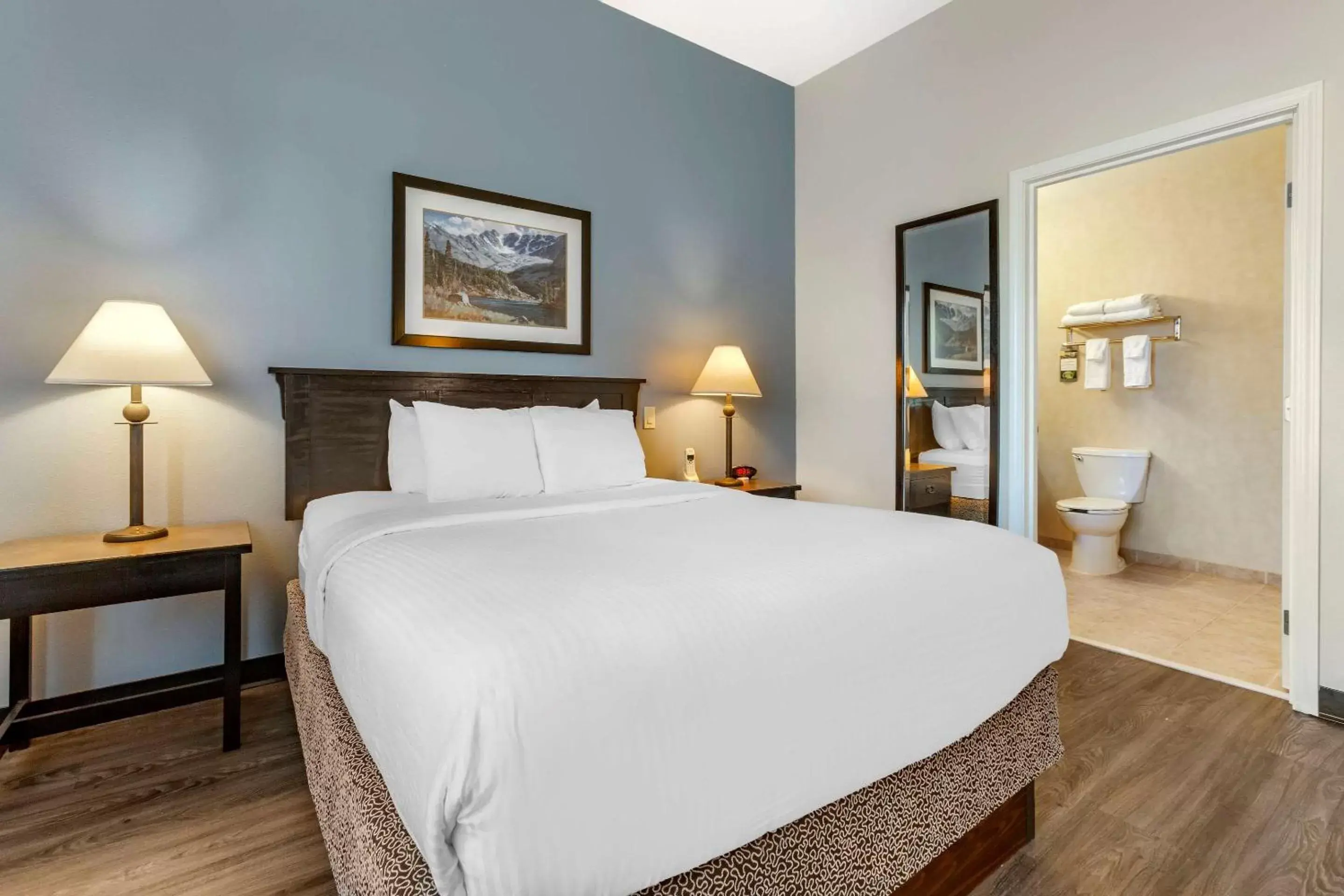 Photo of the whole room, Bed in Big Horn Resort, Ascend Hotel Collection