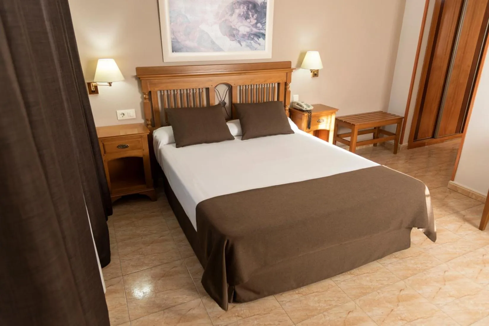 Photo of the whole room, Bed in Carlos I Toledo