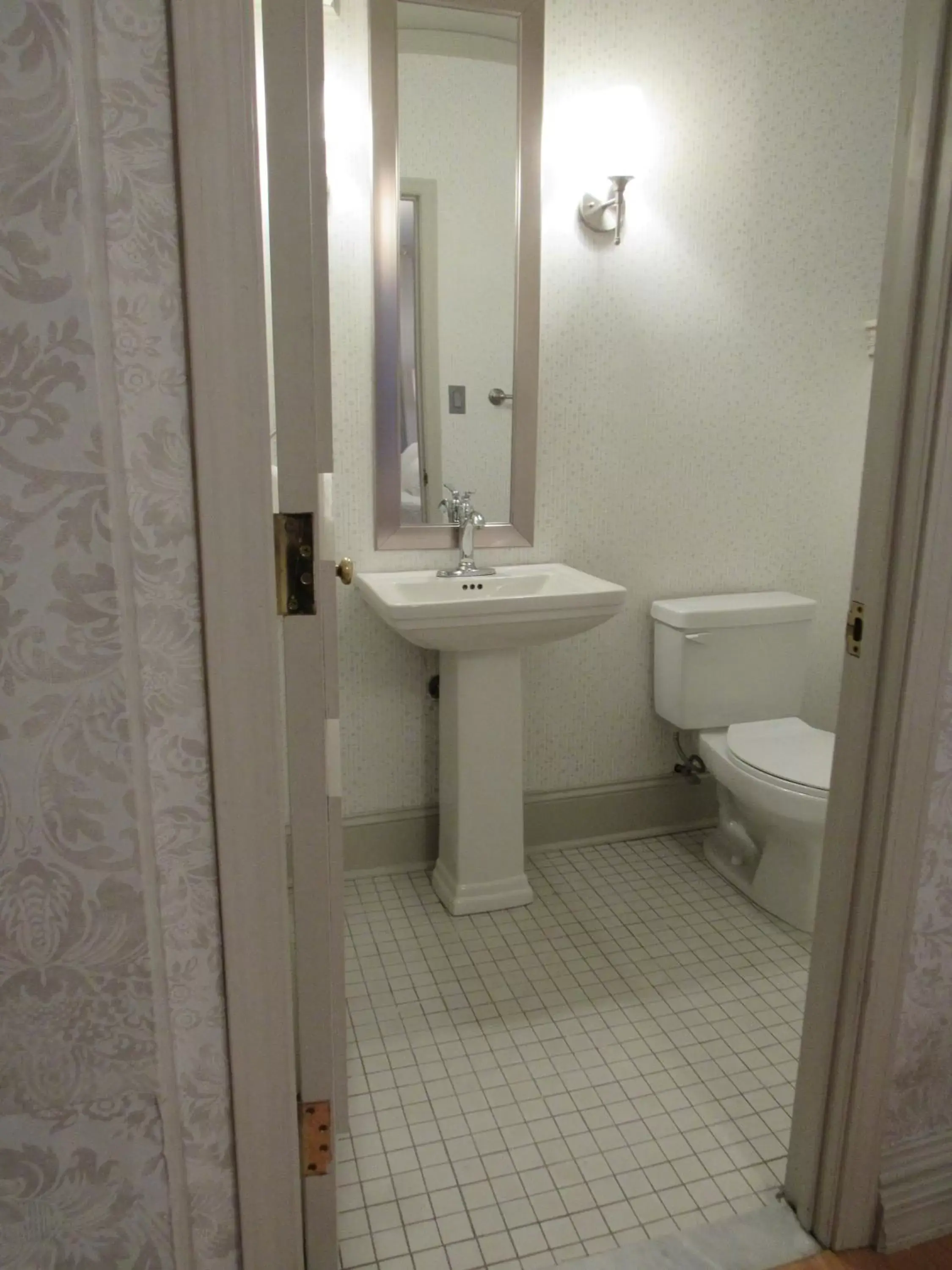 Bathroom in Washington Park Inn