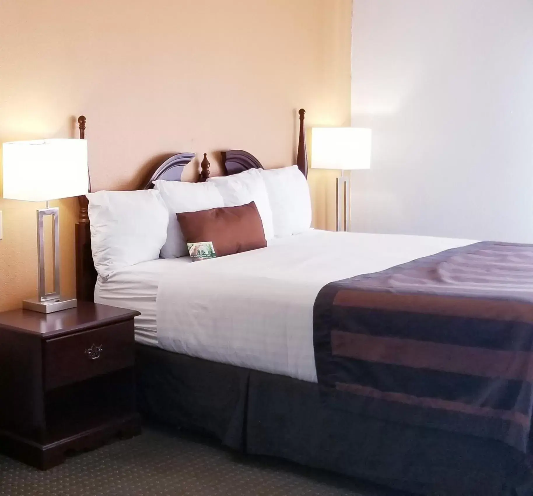 Bed in Wingate by Wyndham Airport - Rockville Road