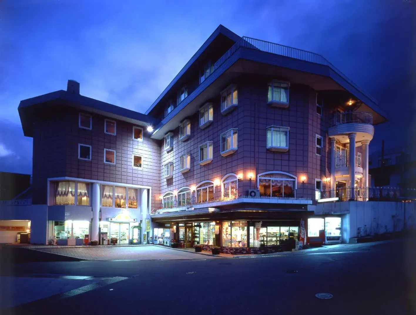 Facade/entrance, Winter in Resort Inn Marion Shinano