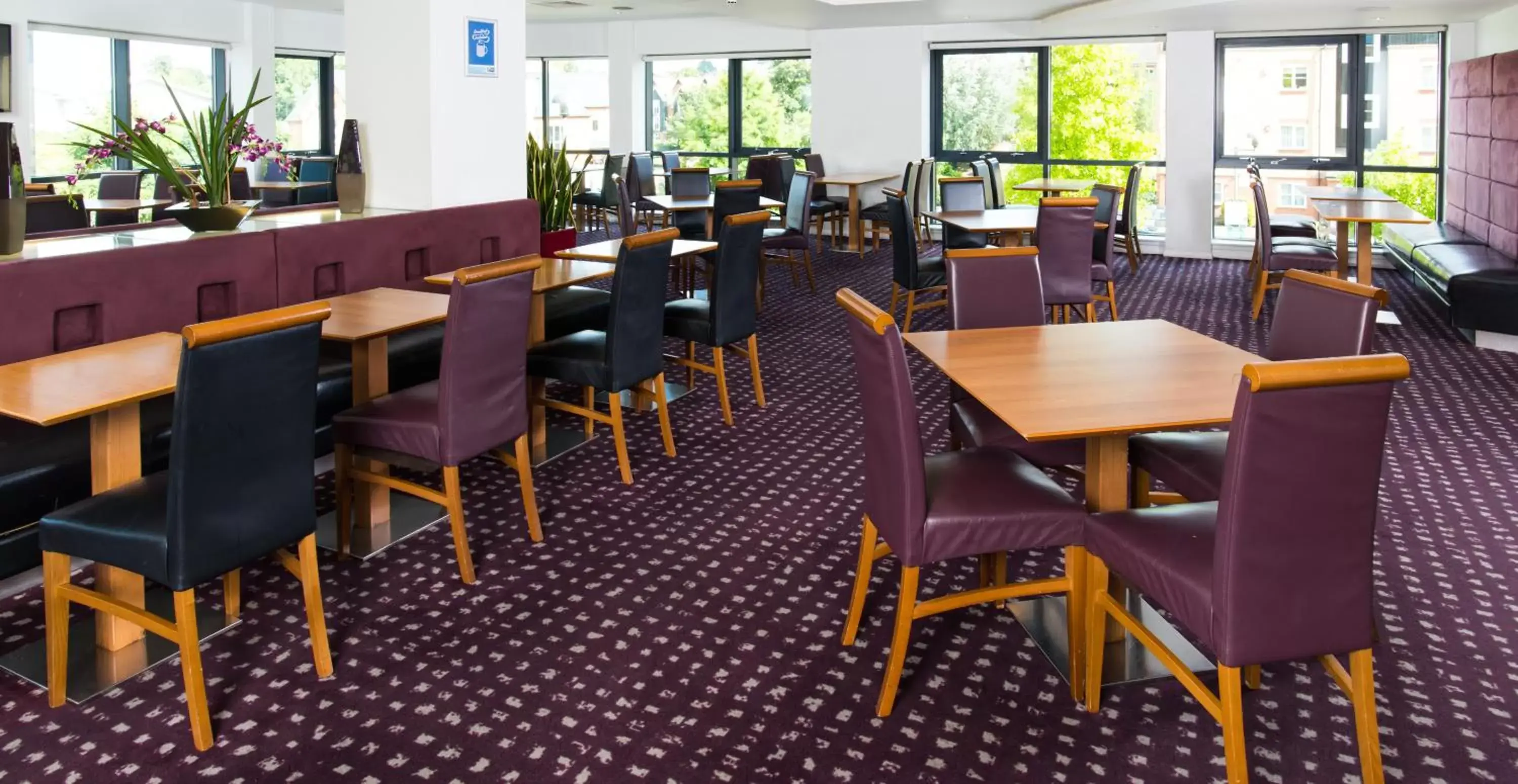 Restaurant/places to eat in Holiday Inn Express Hemel Hempstead by IHG Restaurant/places to eat in Holiday Inn Express Hemel Hempstead by IHG