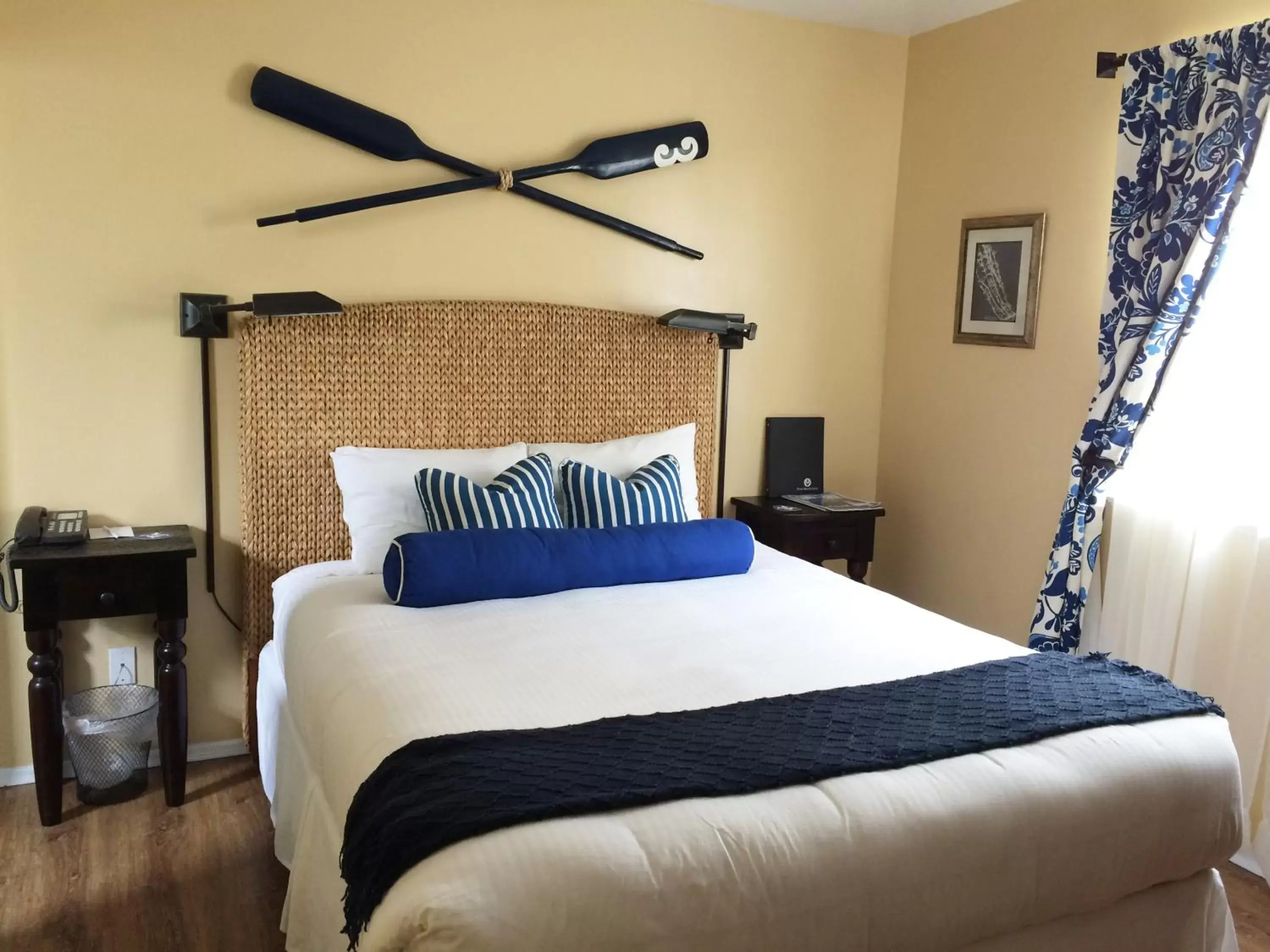 Bed, Room Photo in West Cliff Inn, A Four Sisters Inn
