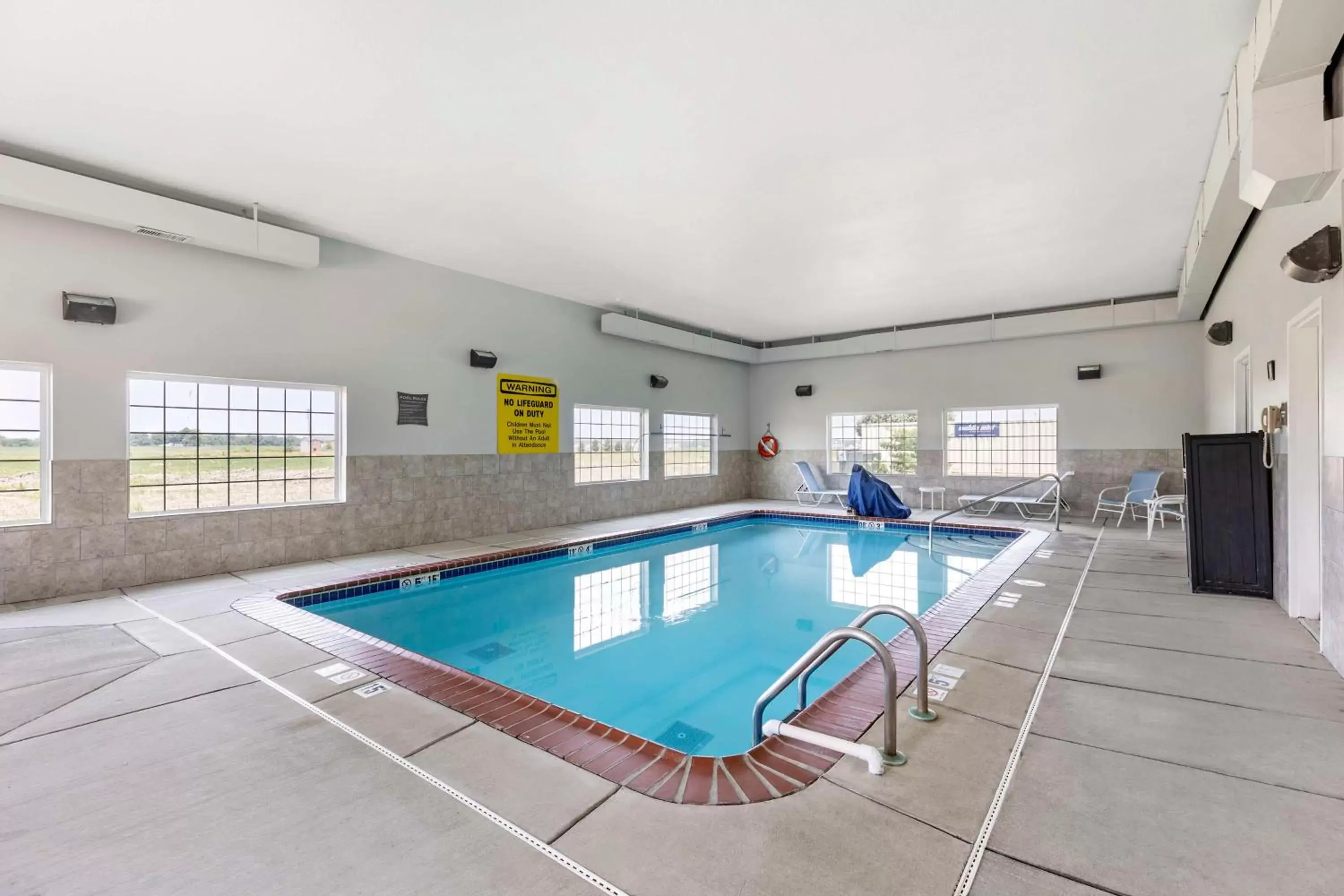 Pool view, Swimming Pool in Best Western Plus MidAmerica Hotel
