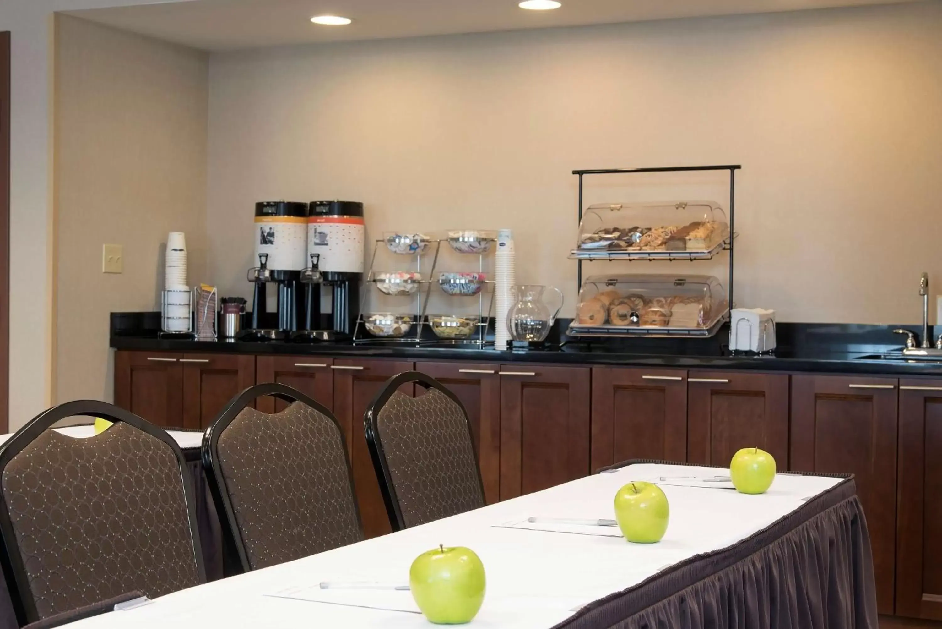 Meeting/conference room, Restaurant/Places to Eat in Hampton Inn & Suites Crawfordsville