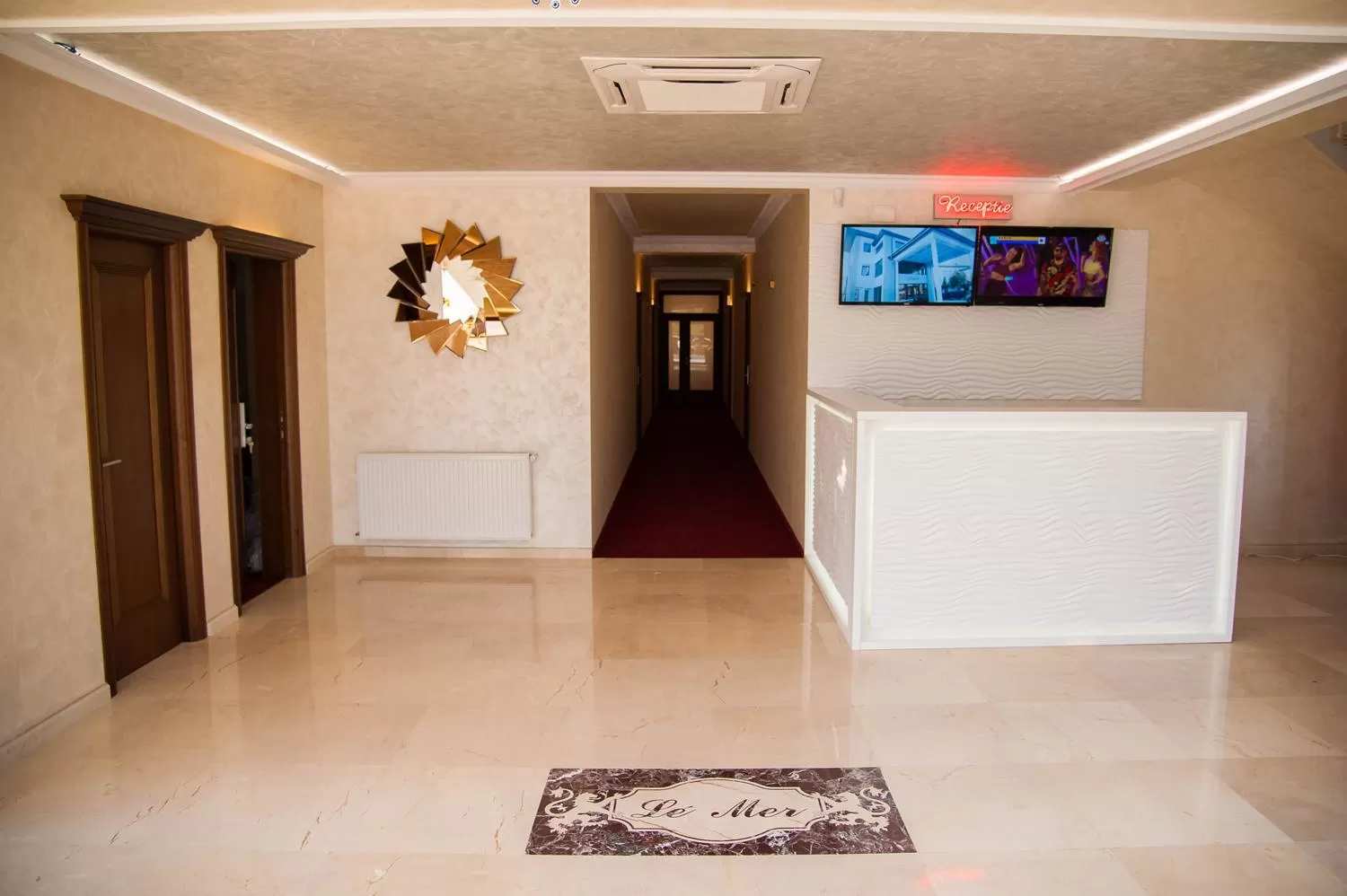 Lobby/Reception in Le Mer