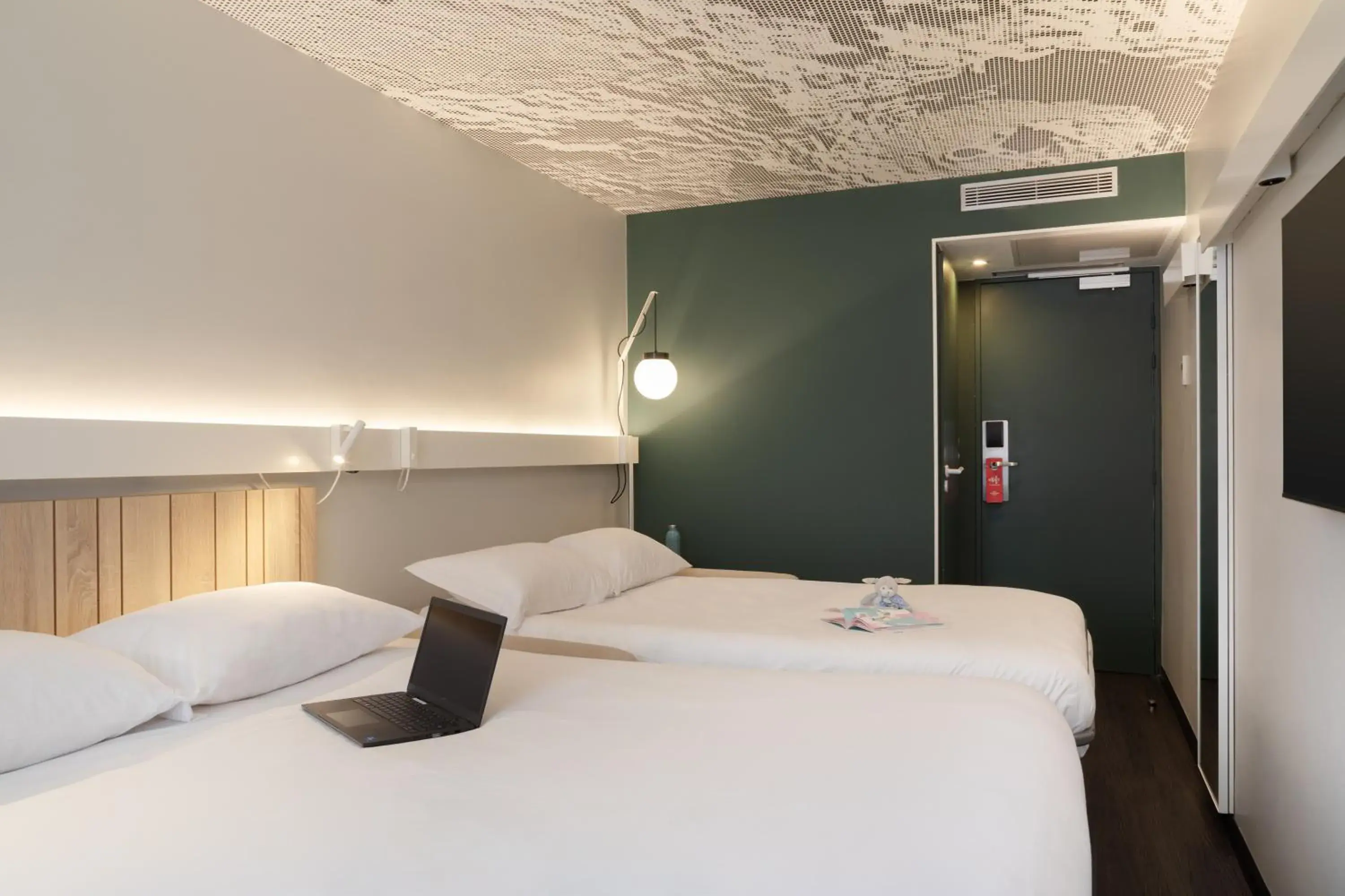 Photo of the whole room, Bed in ibis Paris Nation Davout