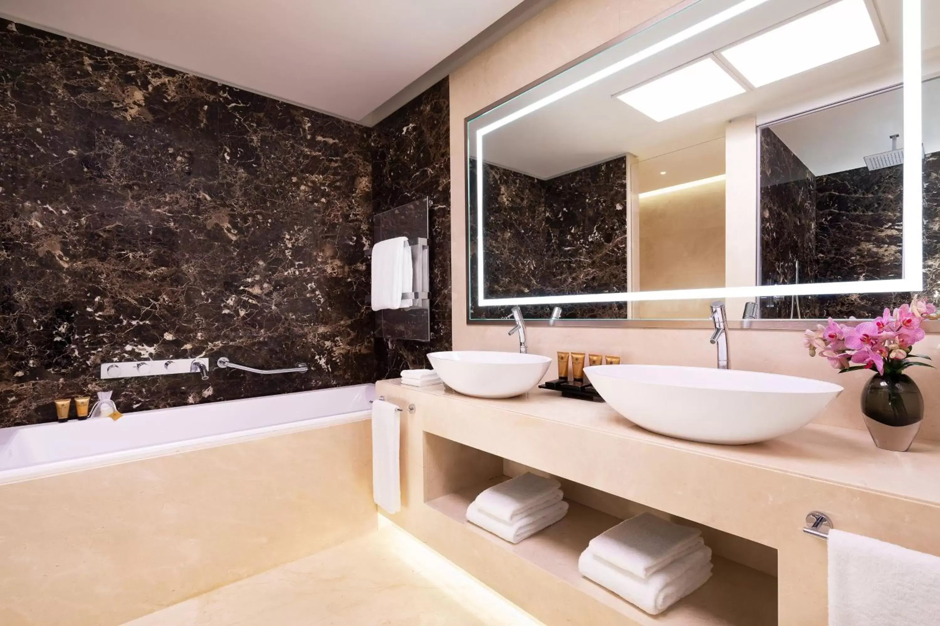 Bedroom, Bathroom in Excelsior Hotel Gallia, a Luxury Collection Hotel, Milan