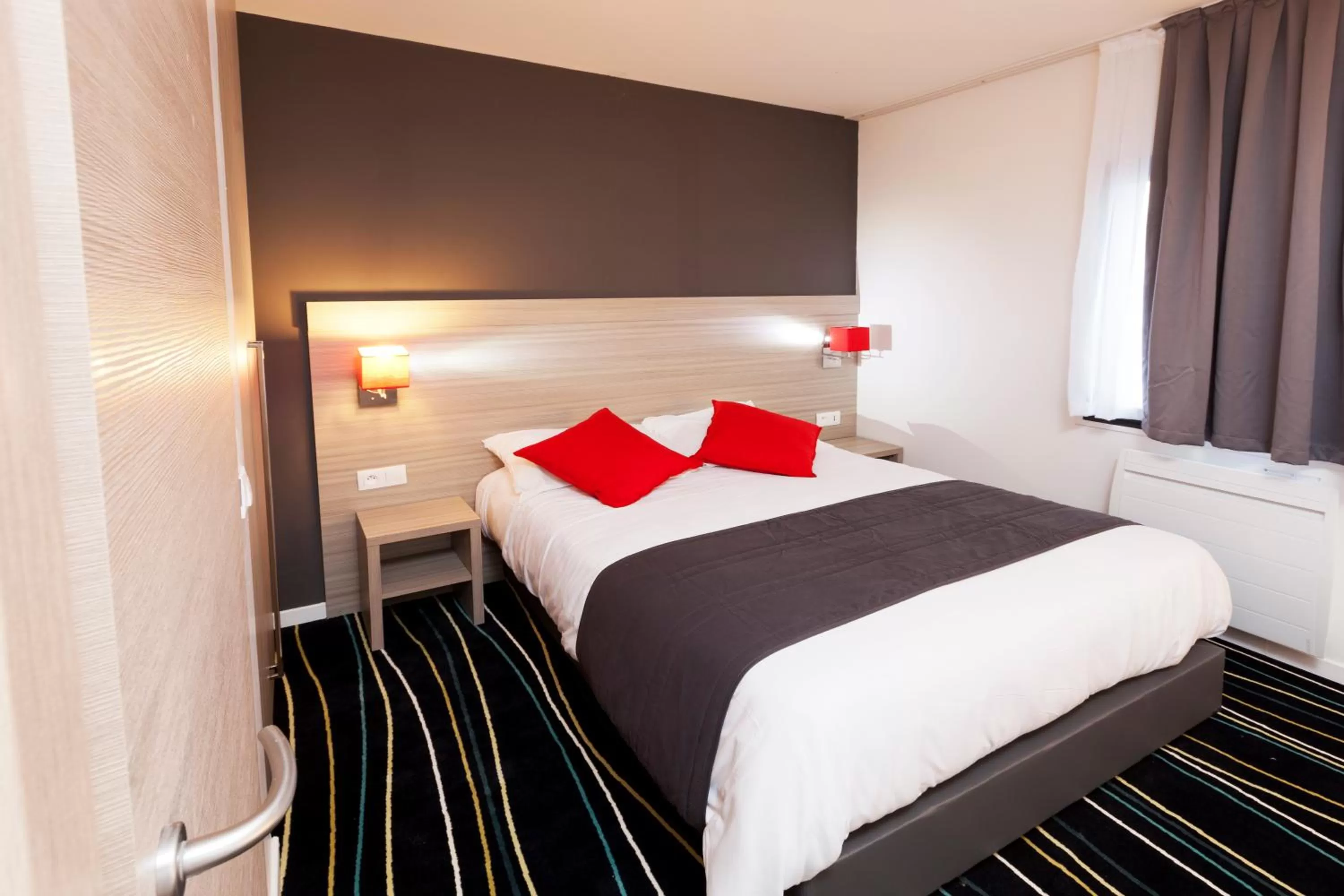 Bedroom, Bed in The Originals City, Marne-la-Vallée Est, Meaux ,GLASSY HOTEL