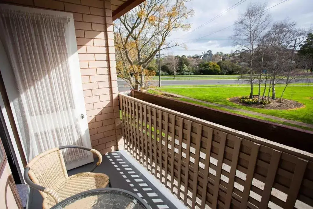 Patio in Edinburgh Motor Inn