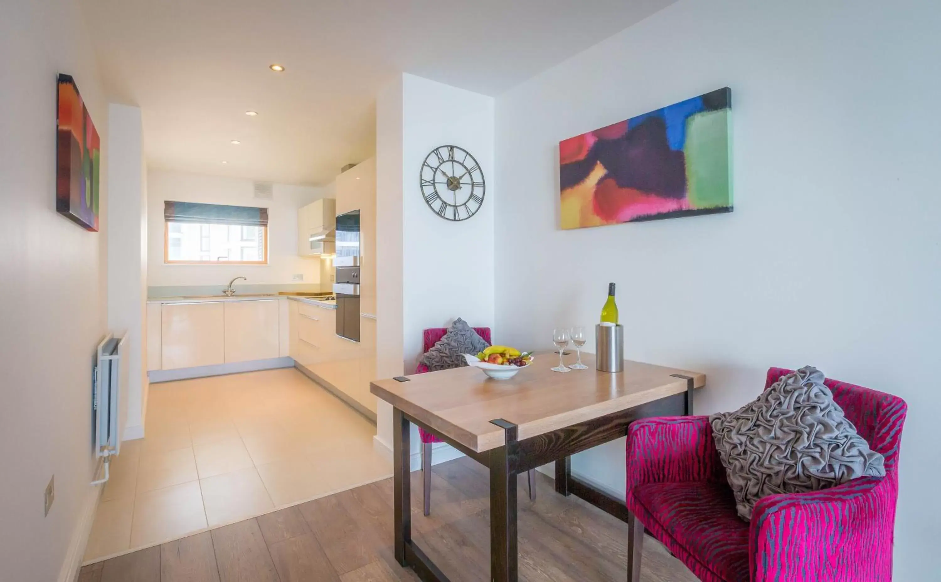 Kitchen or kitchenette, Seating Area in Talbot Suites at Stonebridge