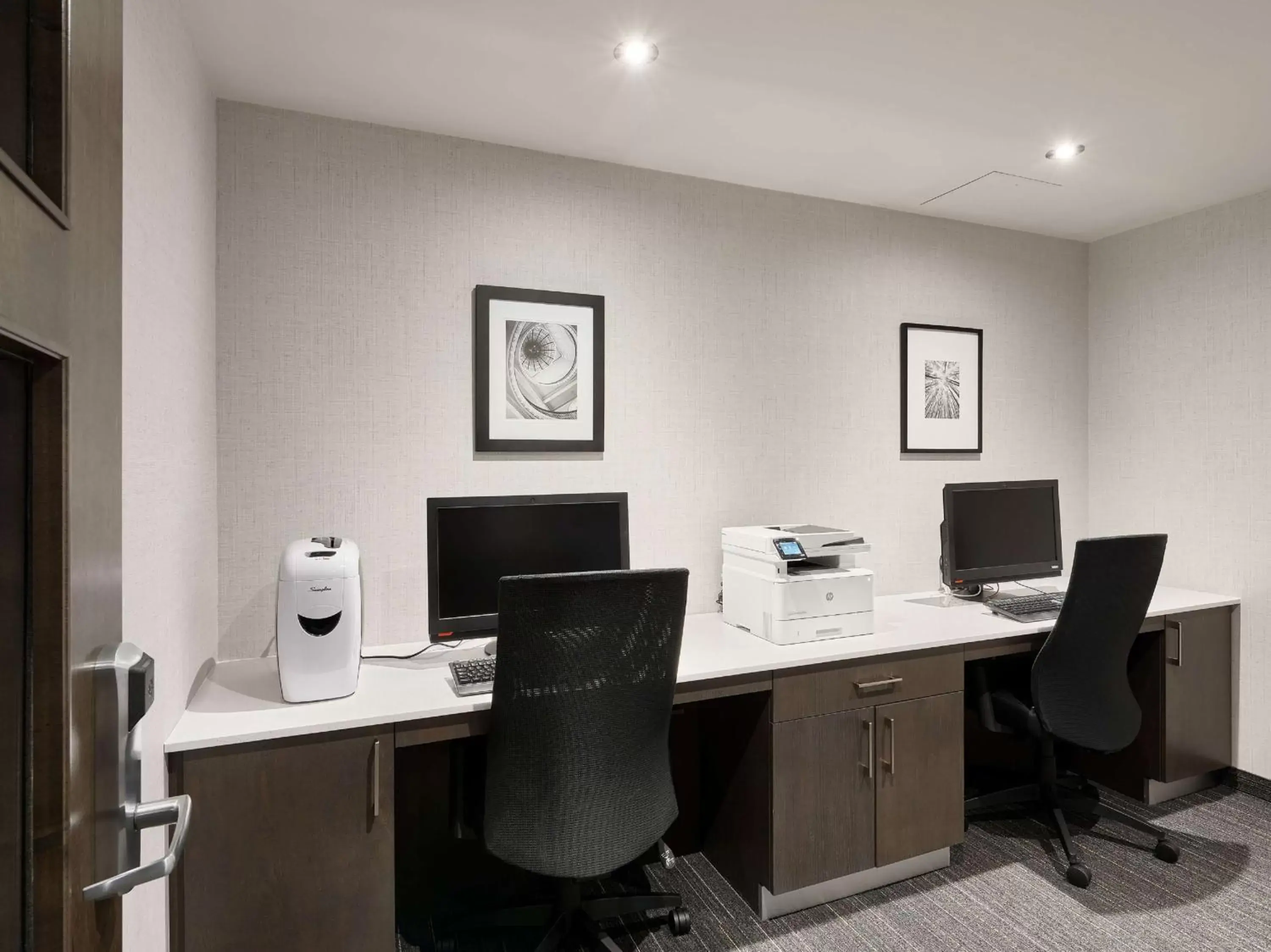 Business facilities in Hampton Inn & Suites By Hilton Quebec City /Saint-Romuald