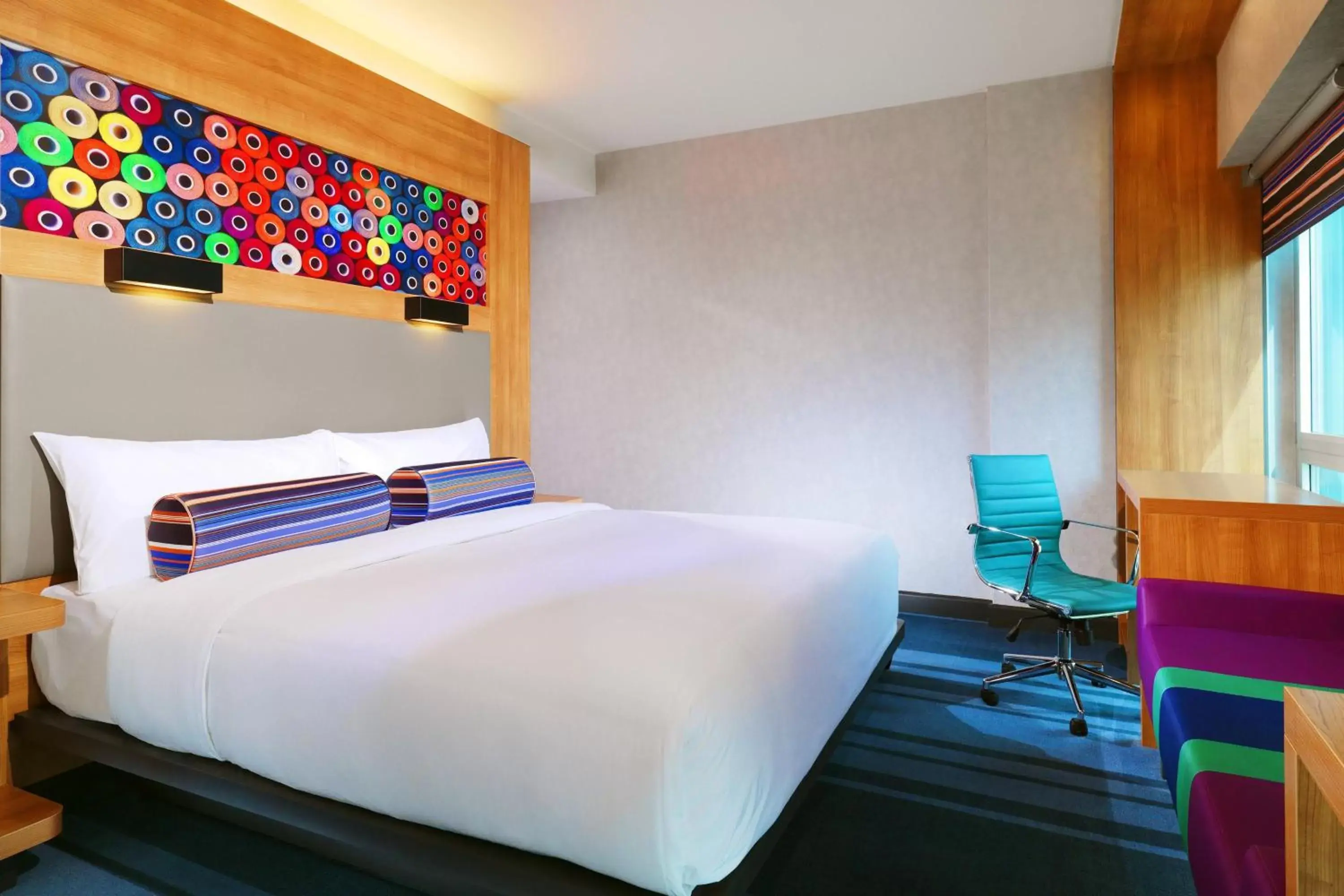 Photo of the whole room, Bed in Aloft Bursa Hotel