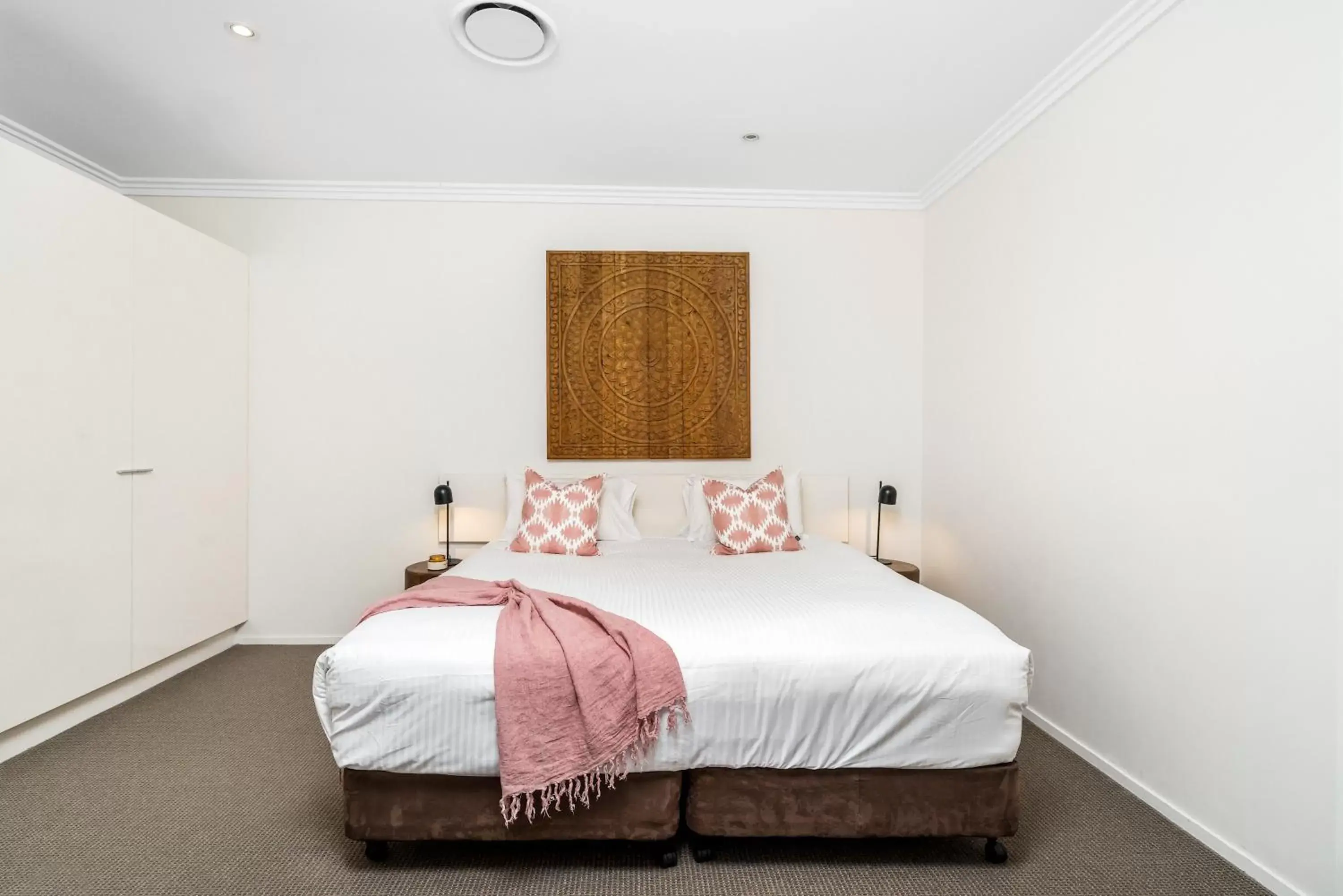 Bedroom, Bed in Byron Bay Hotel and Apartments