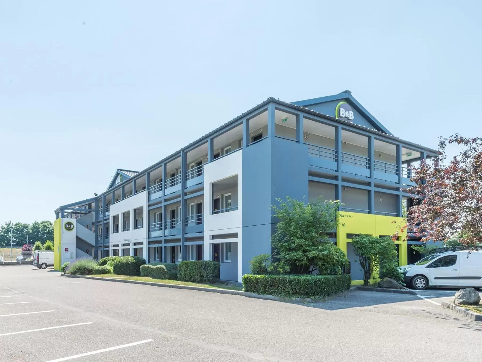 Facade/entrance in B&B HOTEL Strasbourg Sud Geispolsheim Facade/entrance in B&B HOTEL Strasbourg Sud Geispolsheim