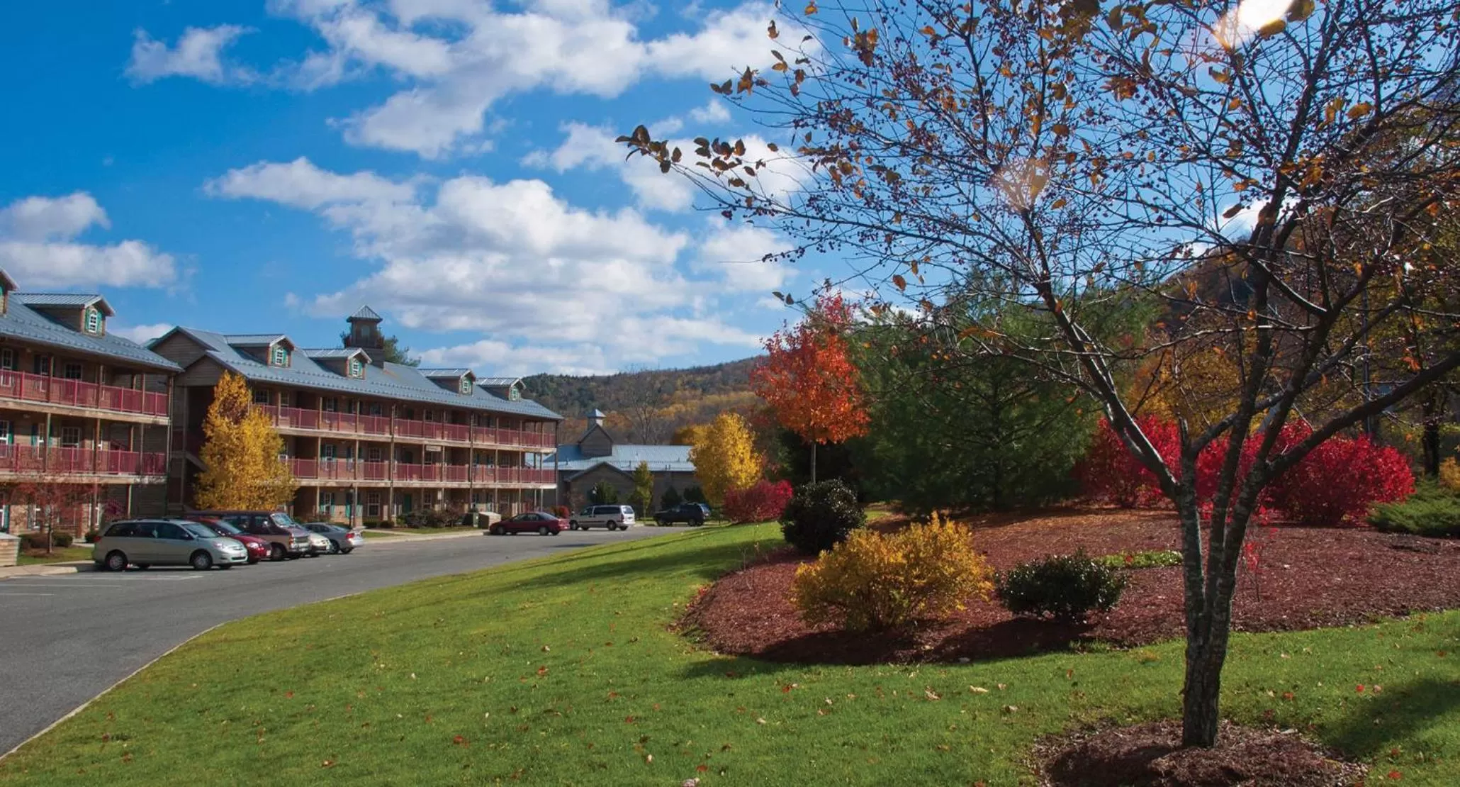 Property building in Holiday Inn Club Vacations Oak n Spruce Resort in the Berkshires