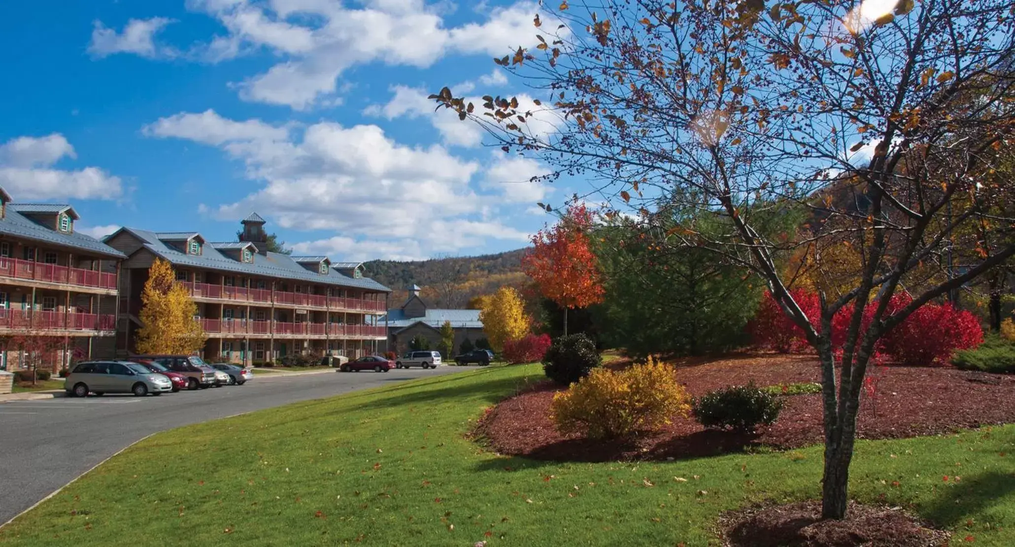 Property Building in Holiday Inn Club Vacations Oak n Spruce Resort in the Berkshires an IHG Hotel